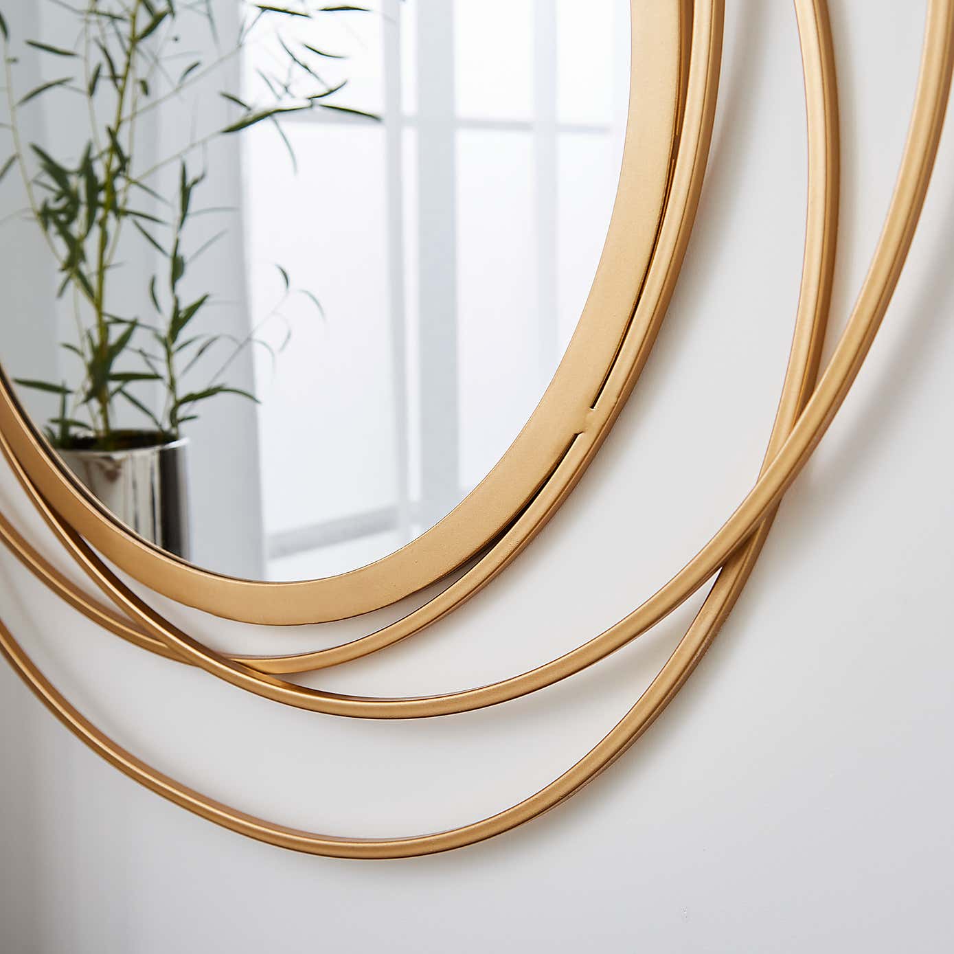Luxe Round Indoor Outdoor Wall Mirror