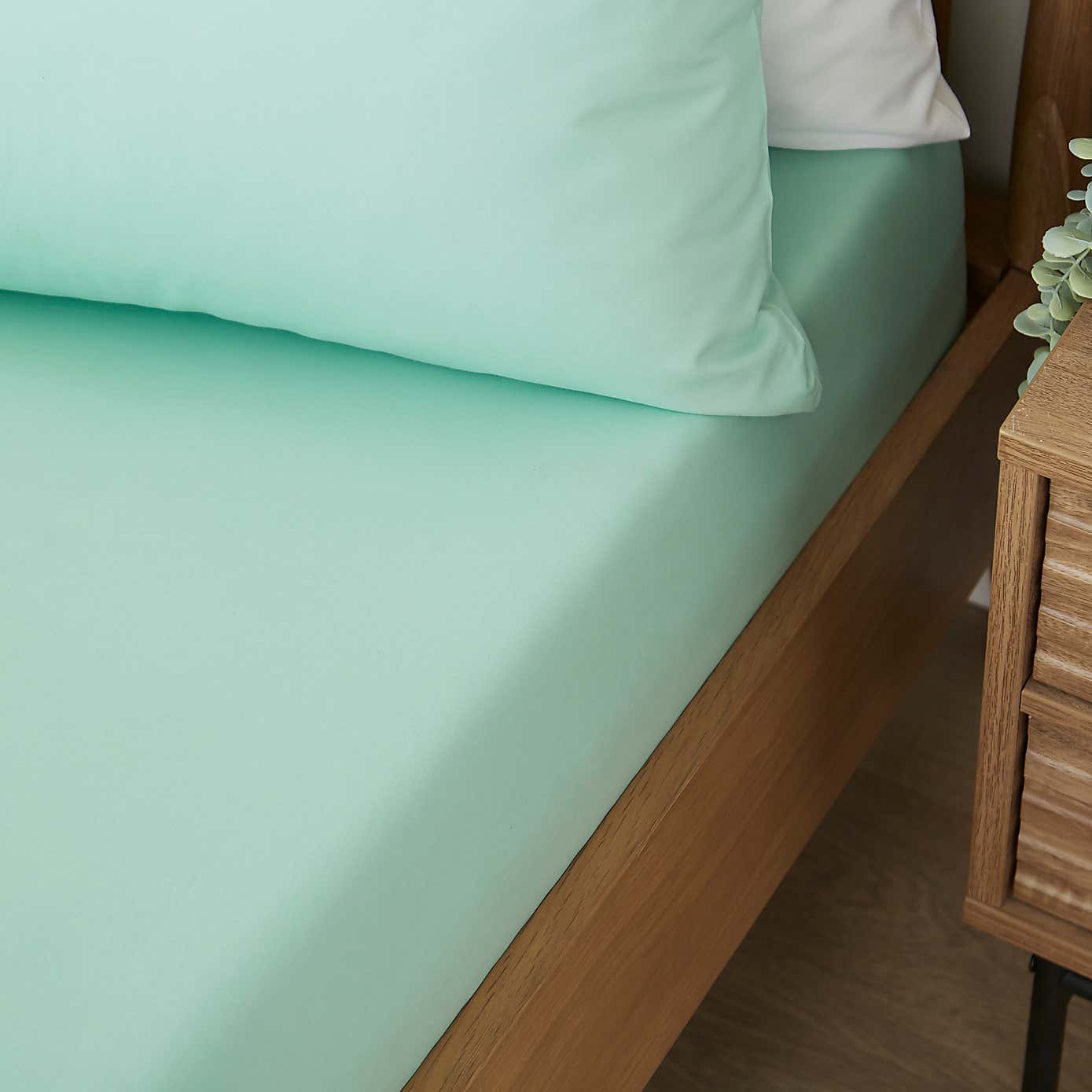 Super Soft Plain Polyester Fitted Sheet