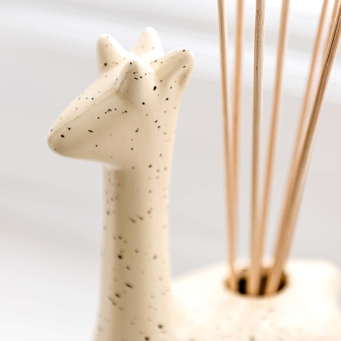 Vanilla Bean & Pepper Giraffe Diffuser