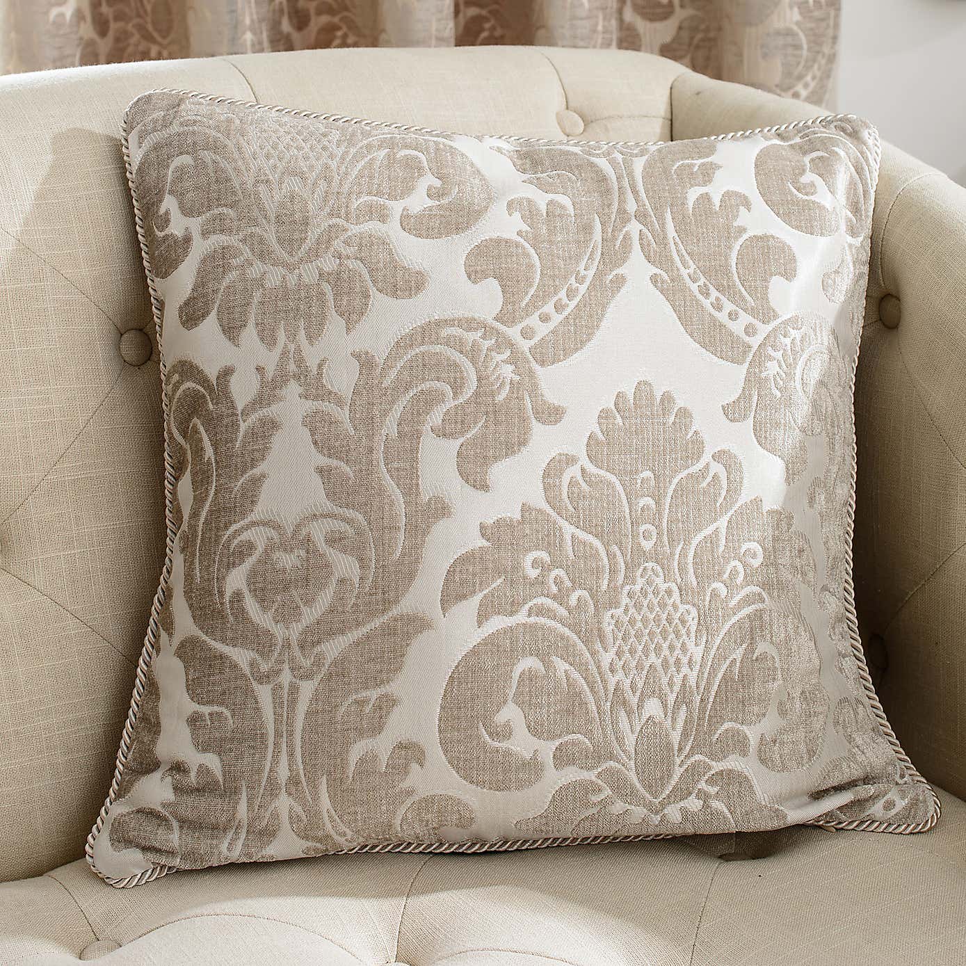 Versailles Cushion