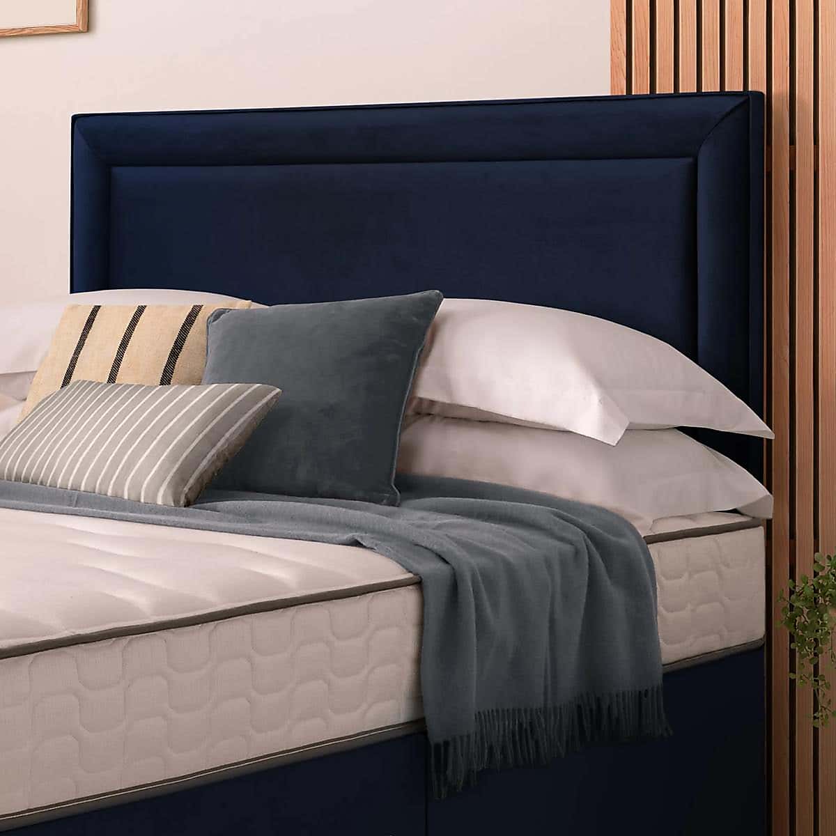 Silentnight 2 Drawer Divan Bed With Velvet Malvern Headboard