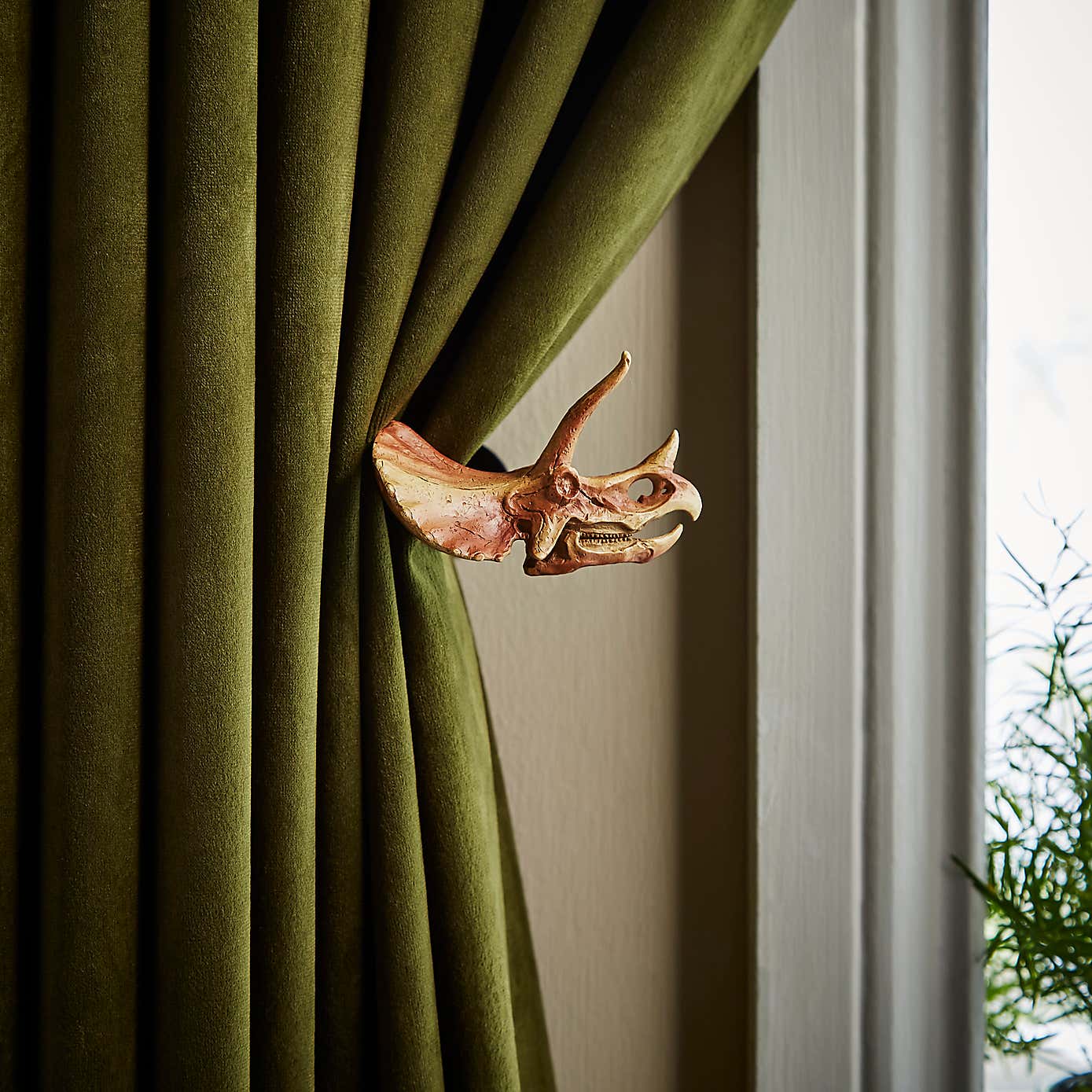 Triceratops Curtain Hook