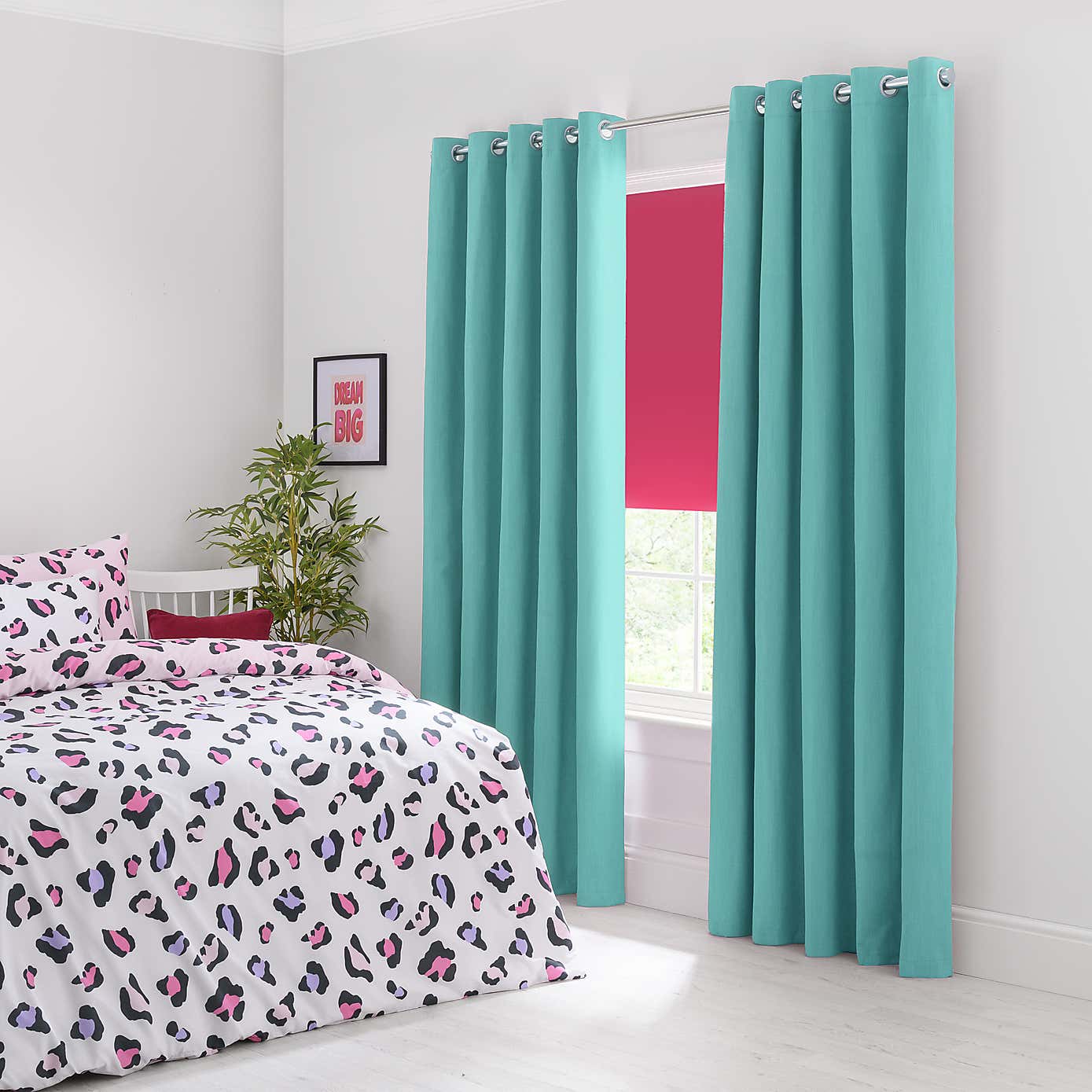 Solar Blackout Eyelet Curtains