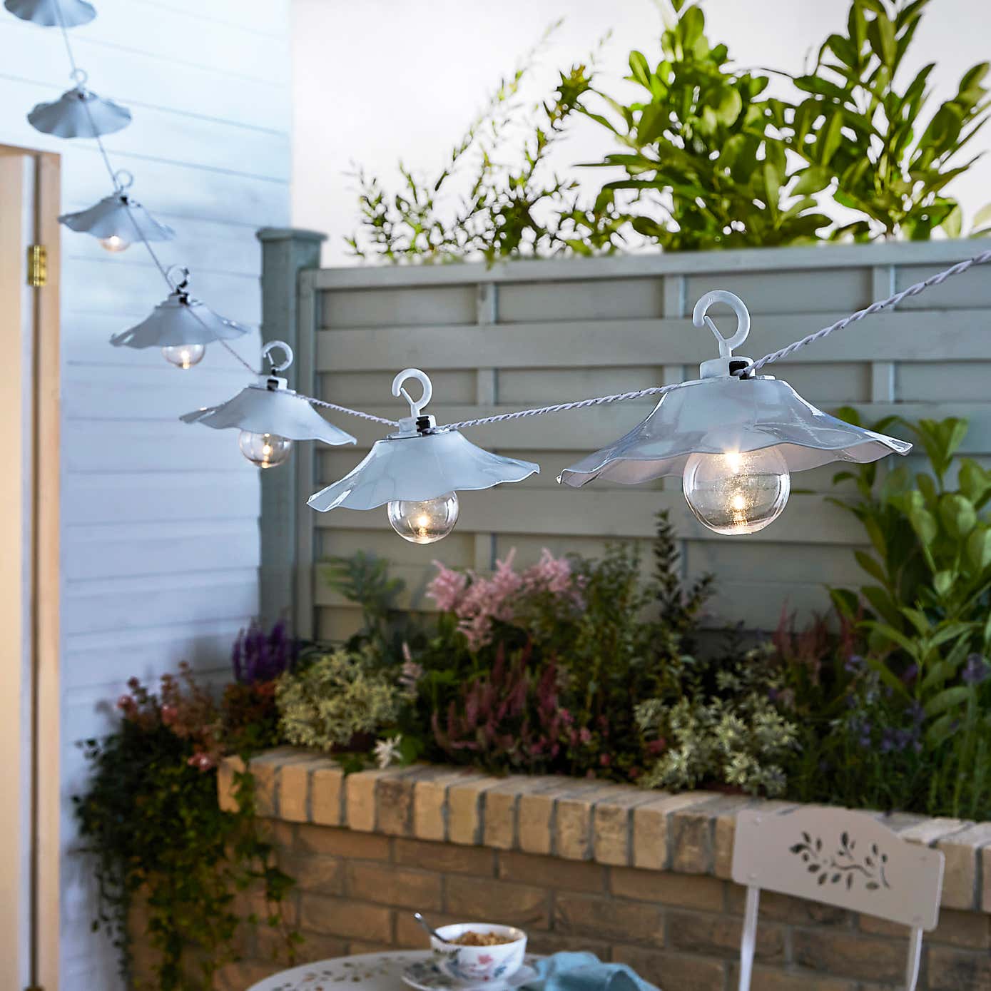 Scalloped 10 LED Indoor Outdoor Solar String Lights