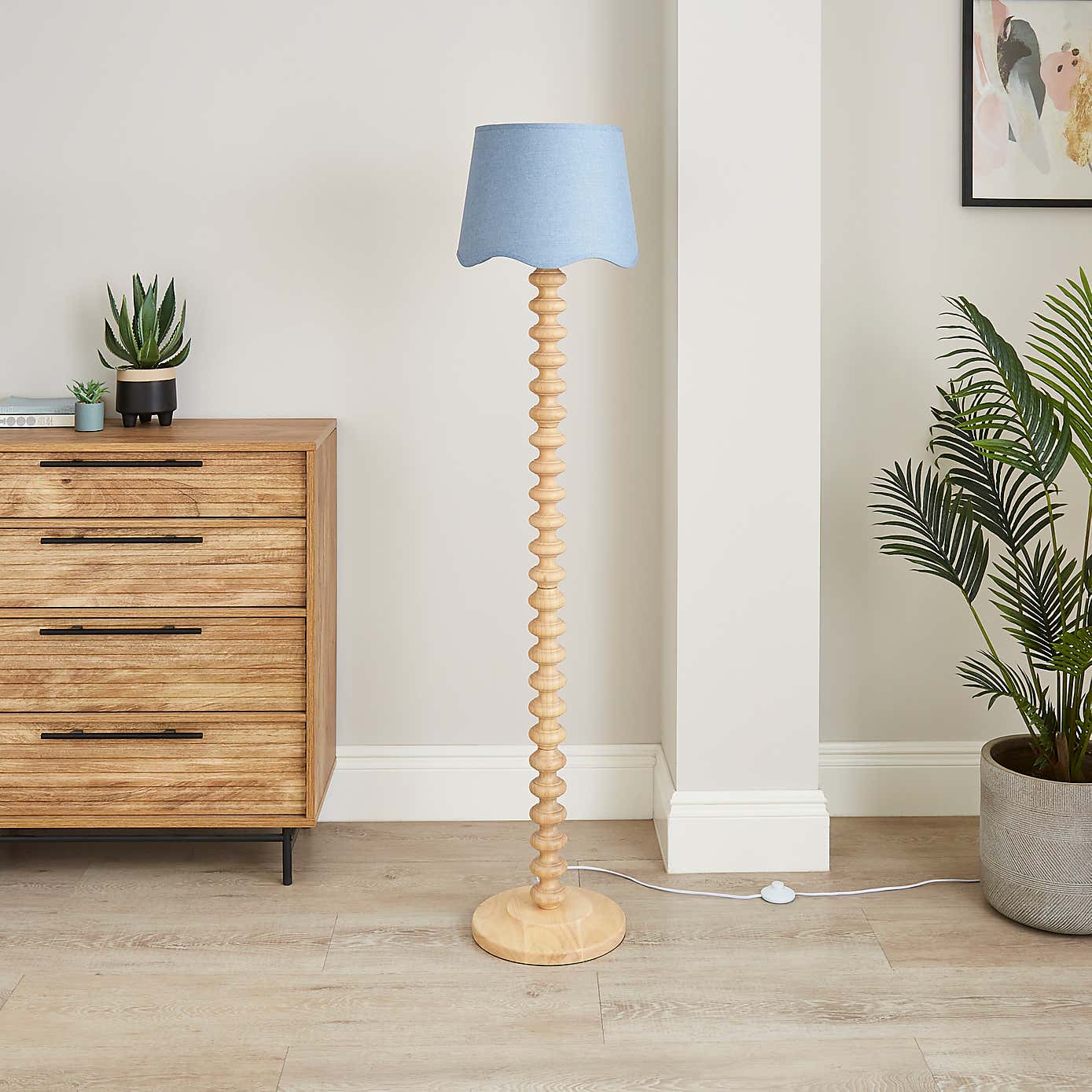 Scalloped Edge Linen Lamp Shade