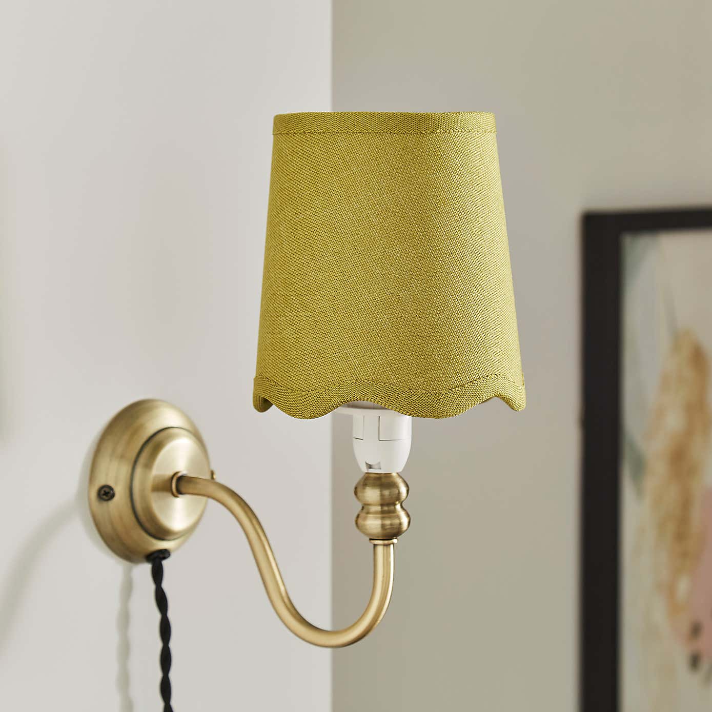 Scalloped Edge Linen Lamp Shade