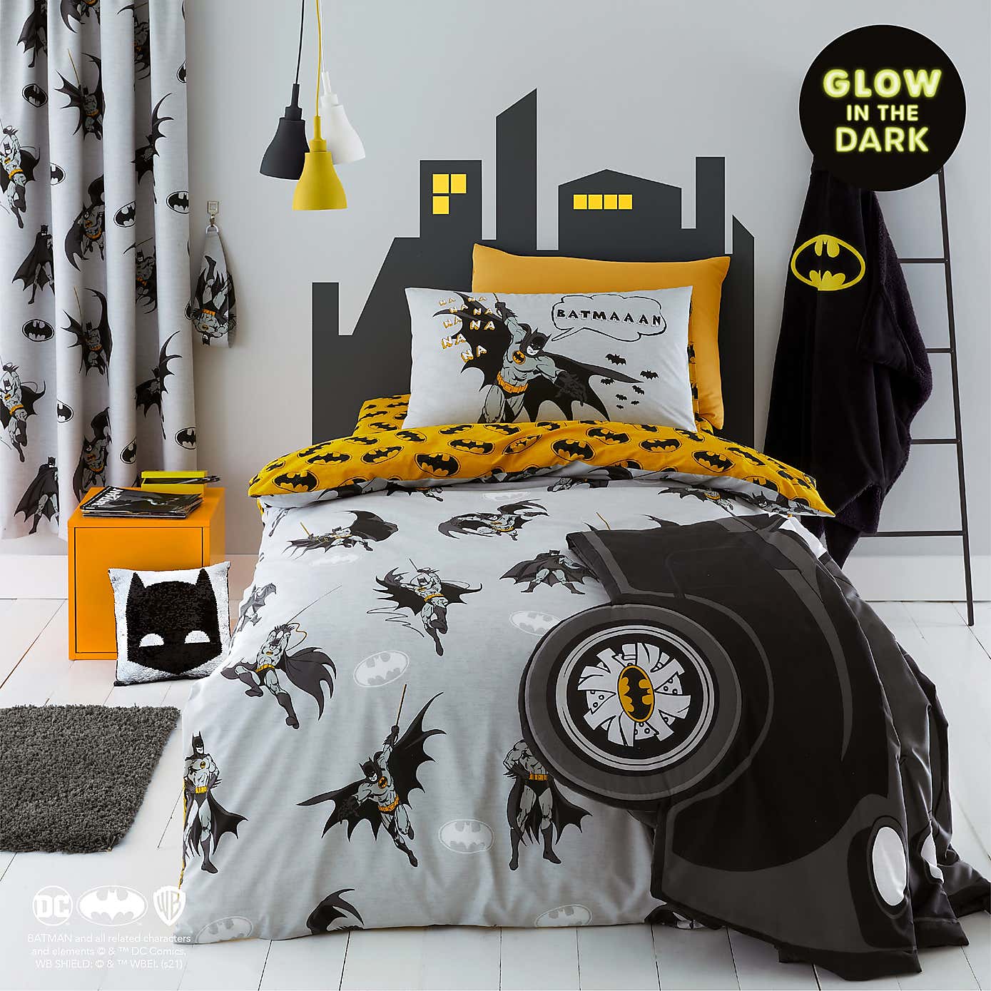 Batman Grey Reversible Glow in the Dark Duvet Cover and Pillowcase Set