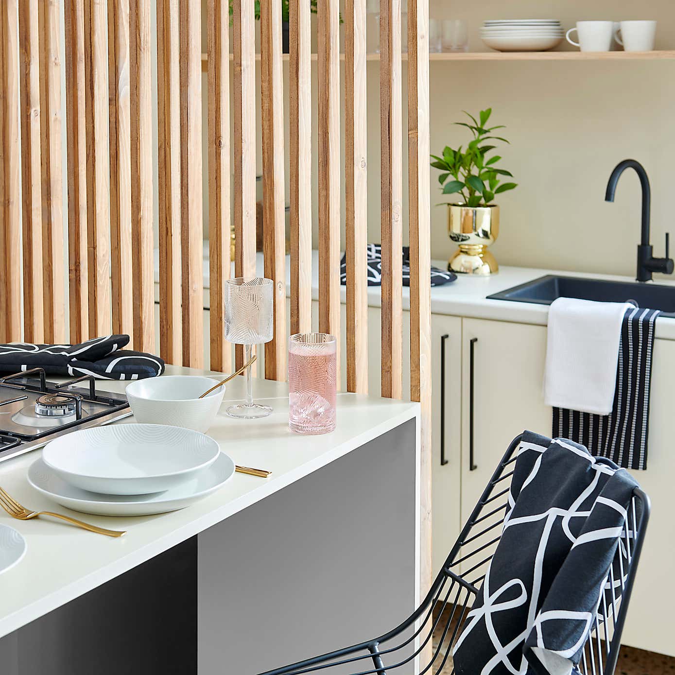 Curves 12 Piece Dinner Set