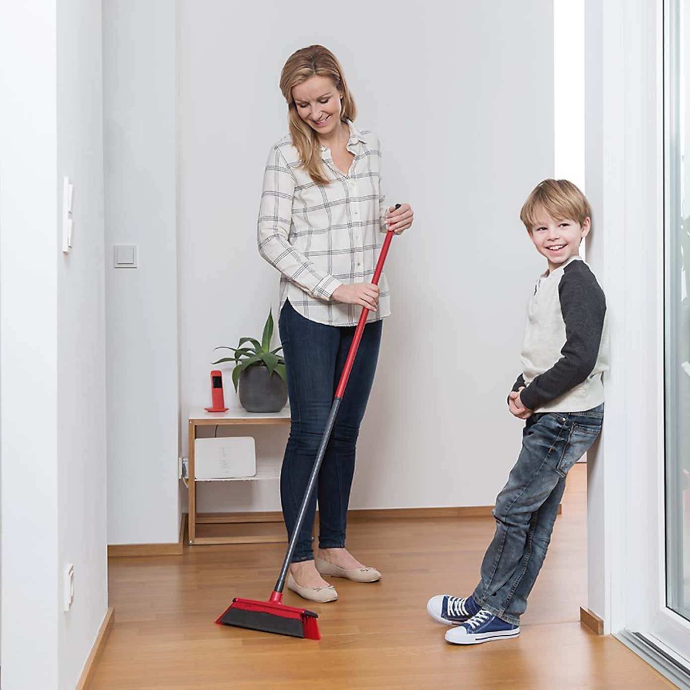 Vileda DuActiva Anti-Dust Broom with Telescopic Handle