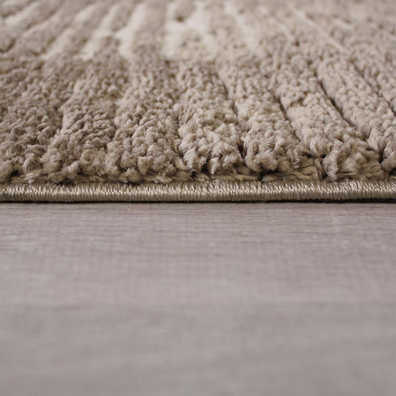 Textured Stripe Border Shaggy Rug