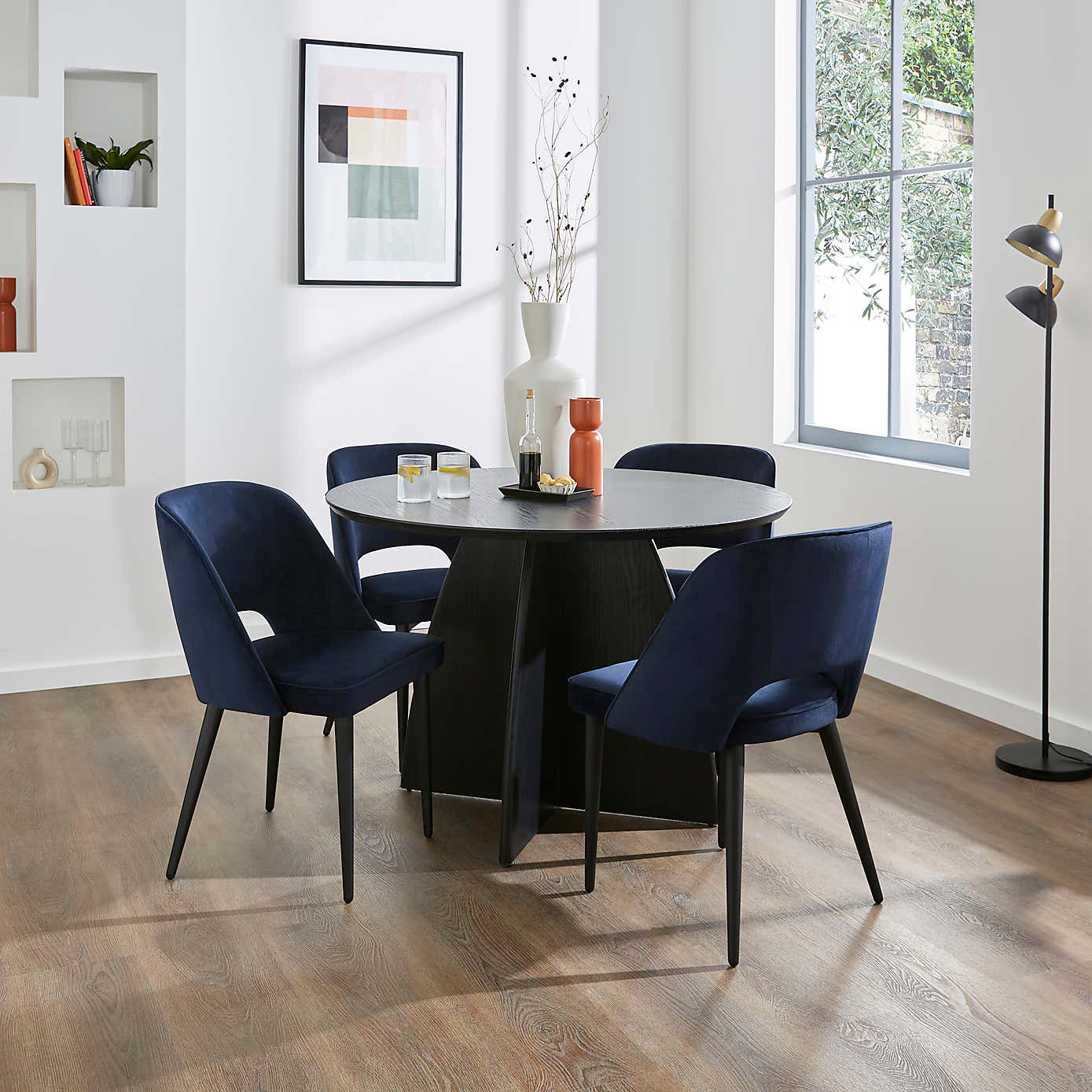 Effy Round Dining Table with 4 Lillia Navy Velvet Dining Chairs