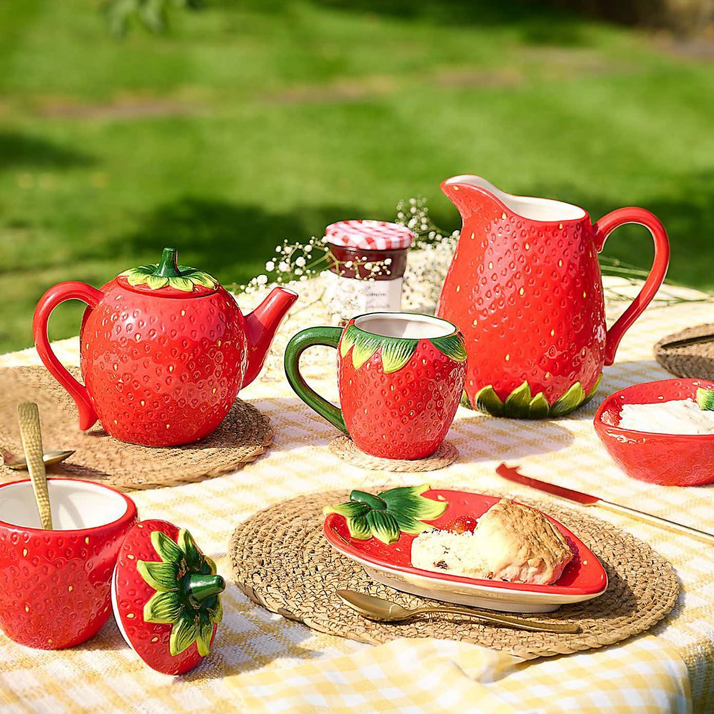 The Cottage Garden Strawberry Plate