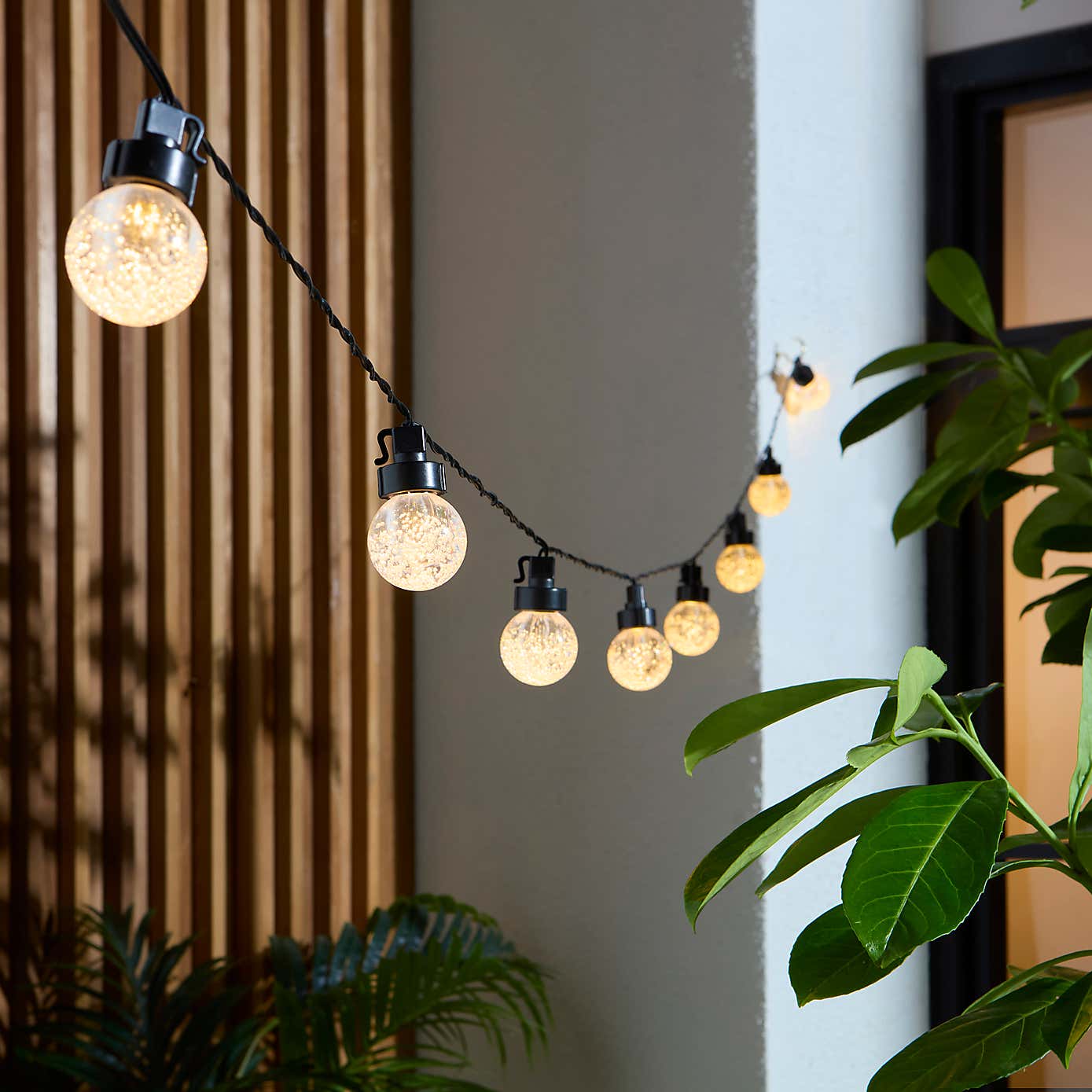 Bubble 8 LED Indoor Outdoor String Lights