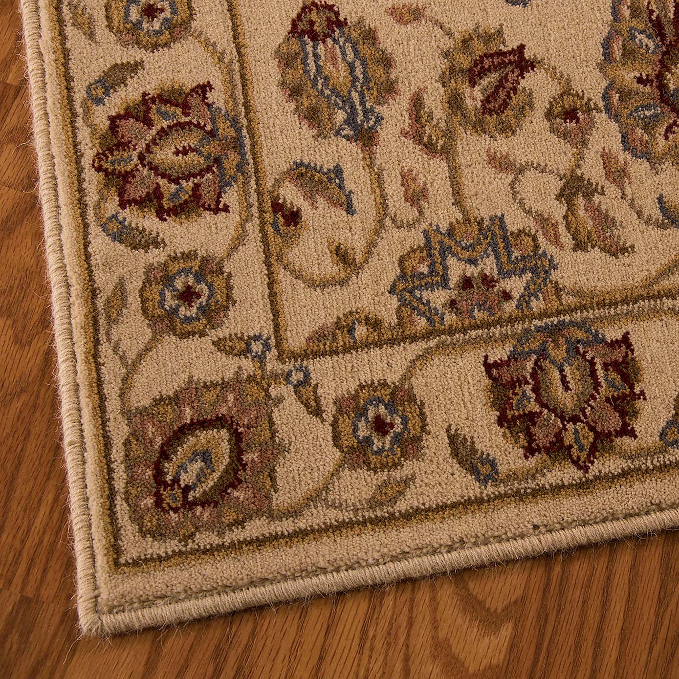 Ivory Artena 5 Runner