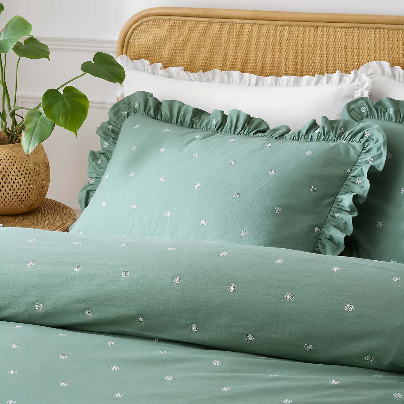 Zendaya Frilled Standard Pillowcase Pair