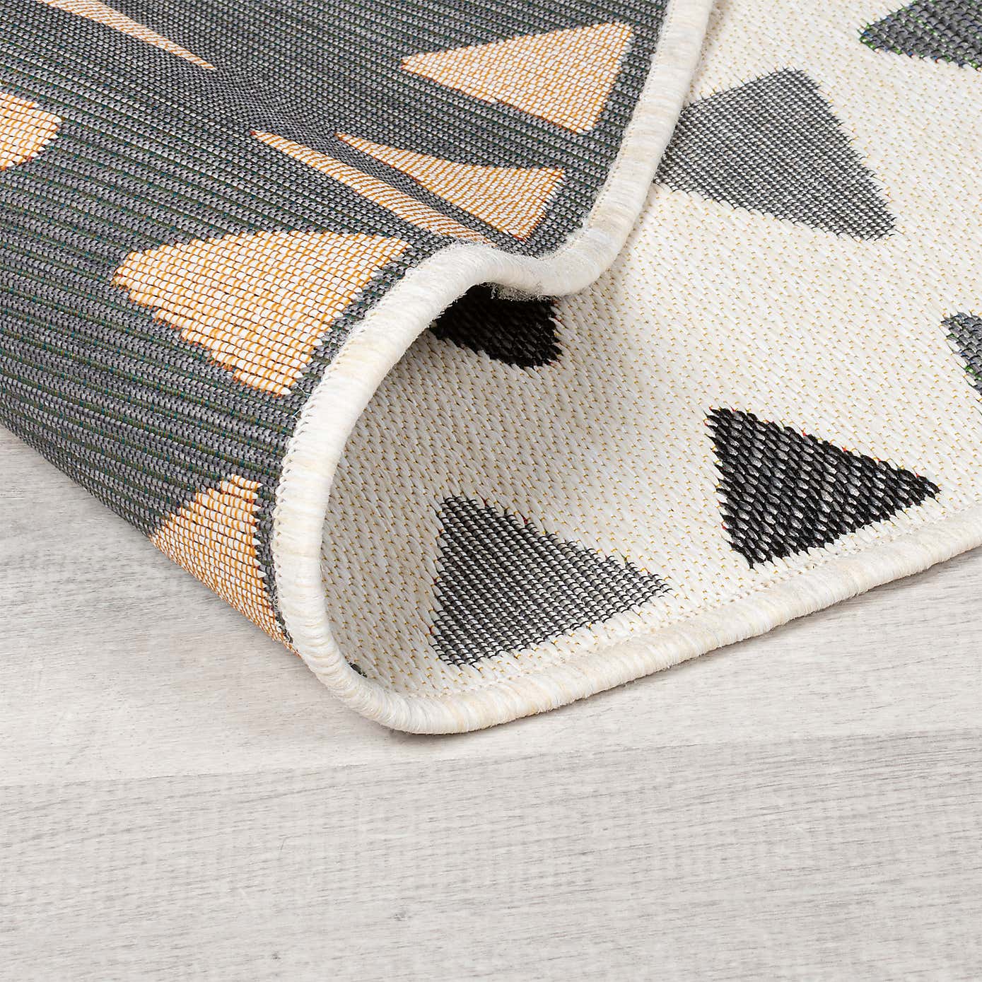 Shadow Rays Geometric Indoor Outdoor Circle Rug