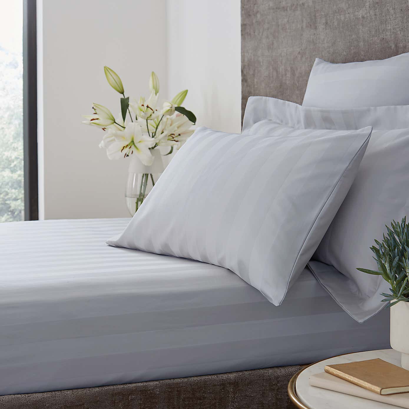 Hotel 230 Thread Count Stripe Fitted Sheet