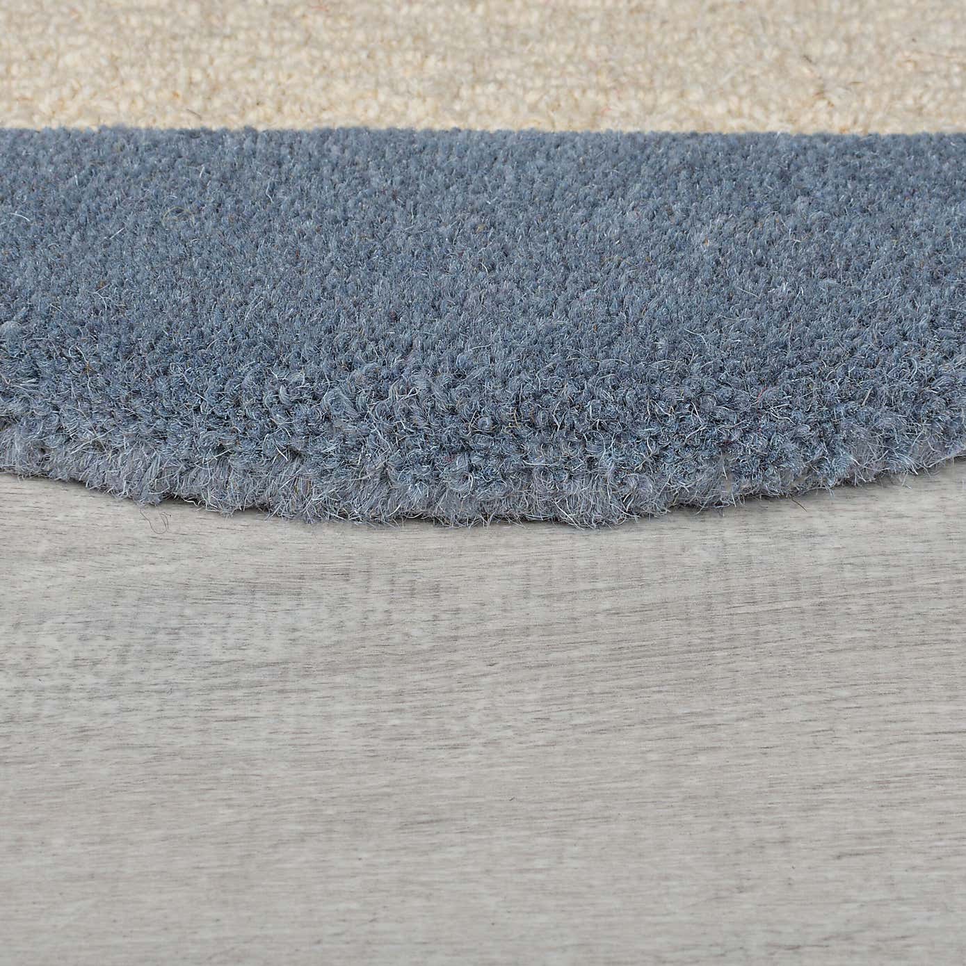 Bonnie Scallop Border Wool Runner