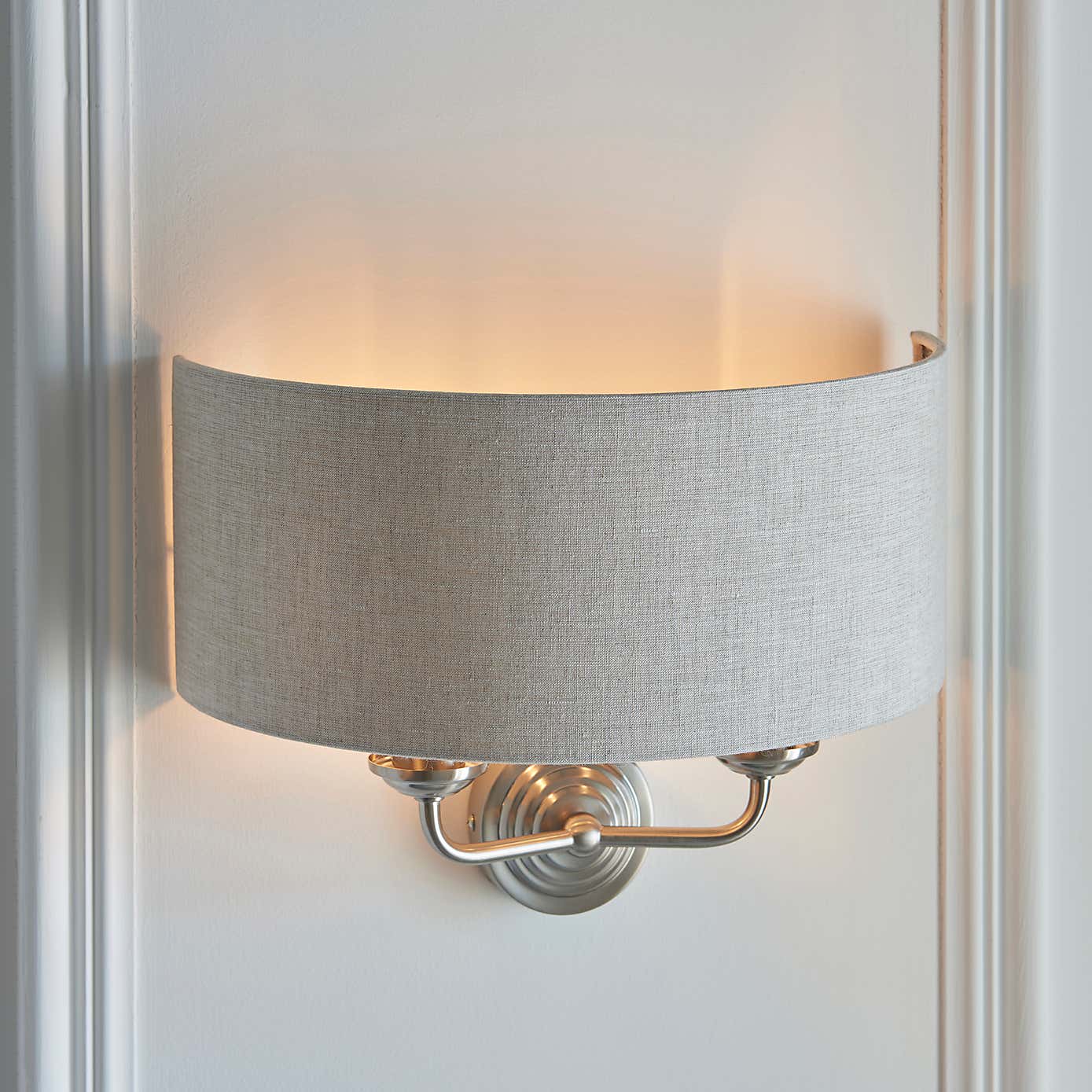 Vogue Sandringham 2 Light Wall Light