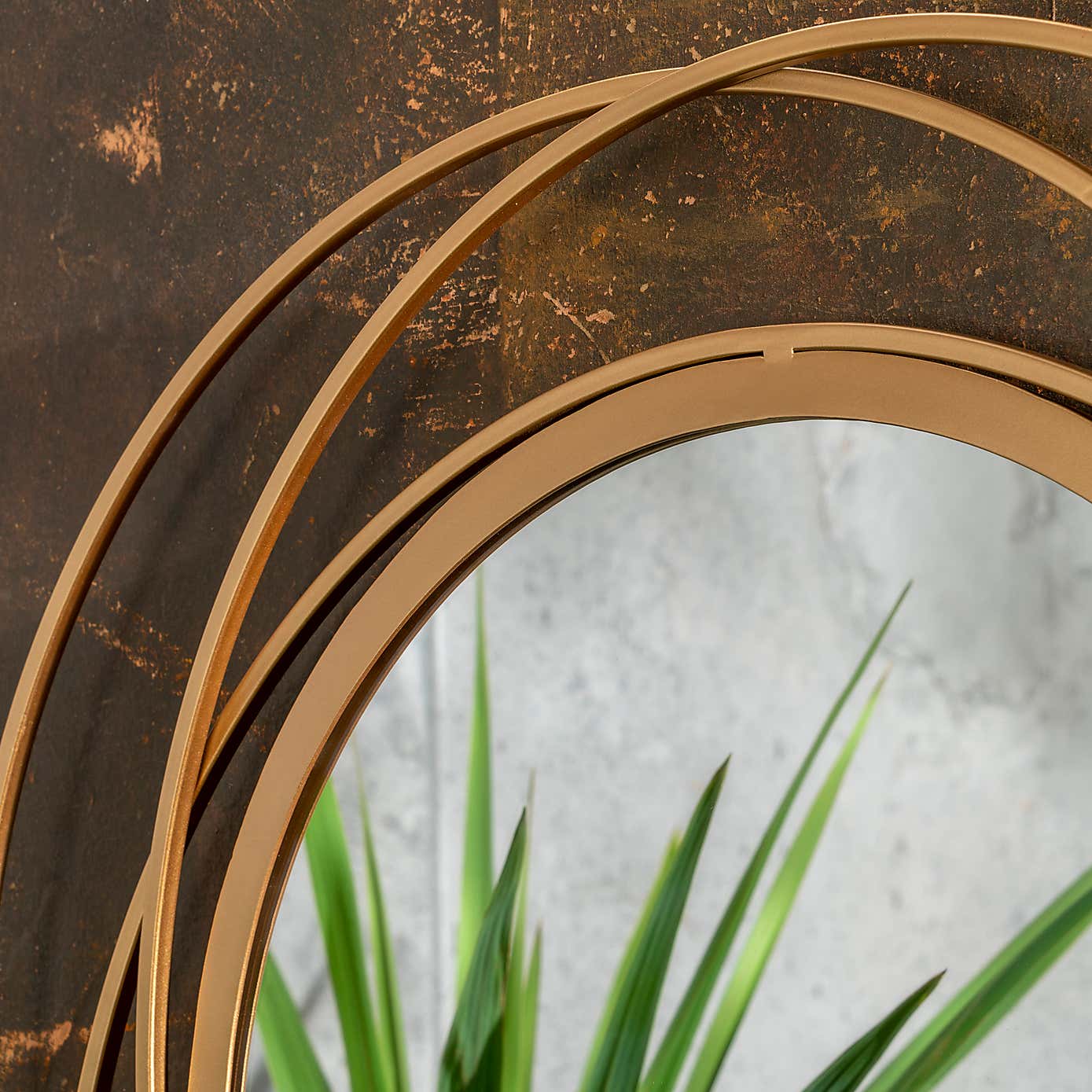 Luxe Round Indoor Outdoor Wall Mirror