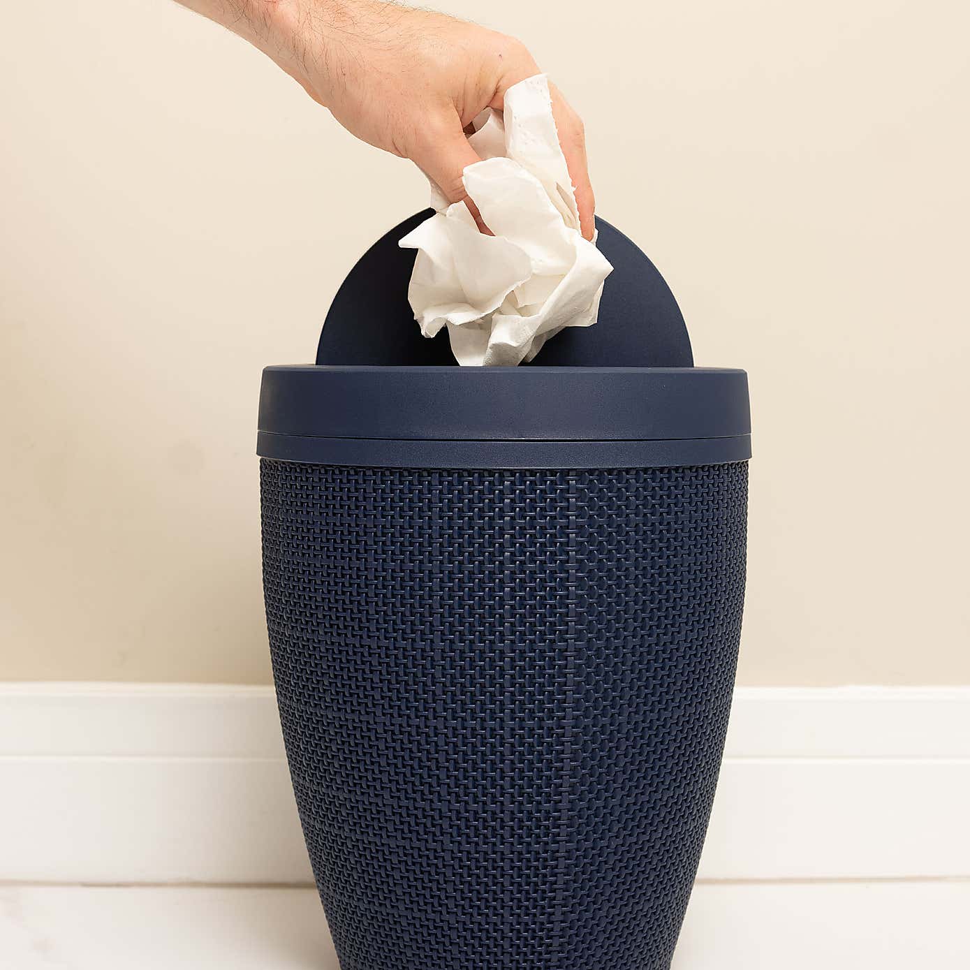 Addis Hessian Swing Lid Bathroom Bin