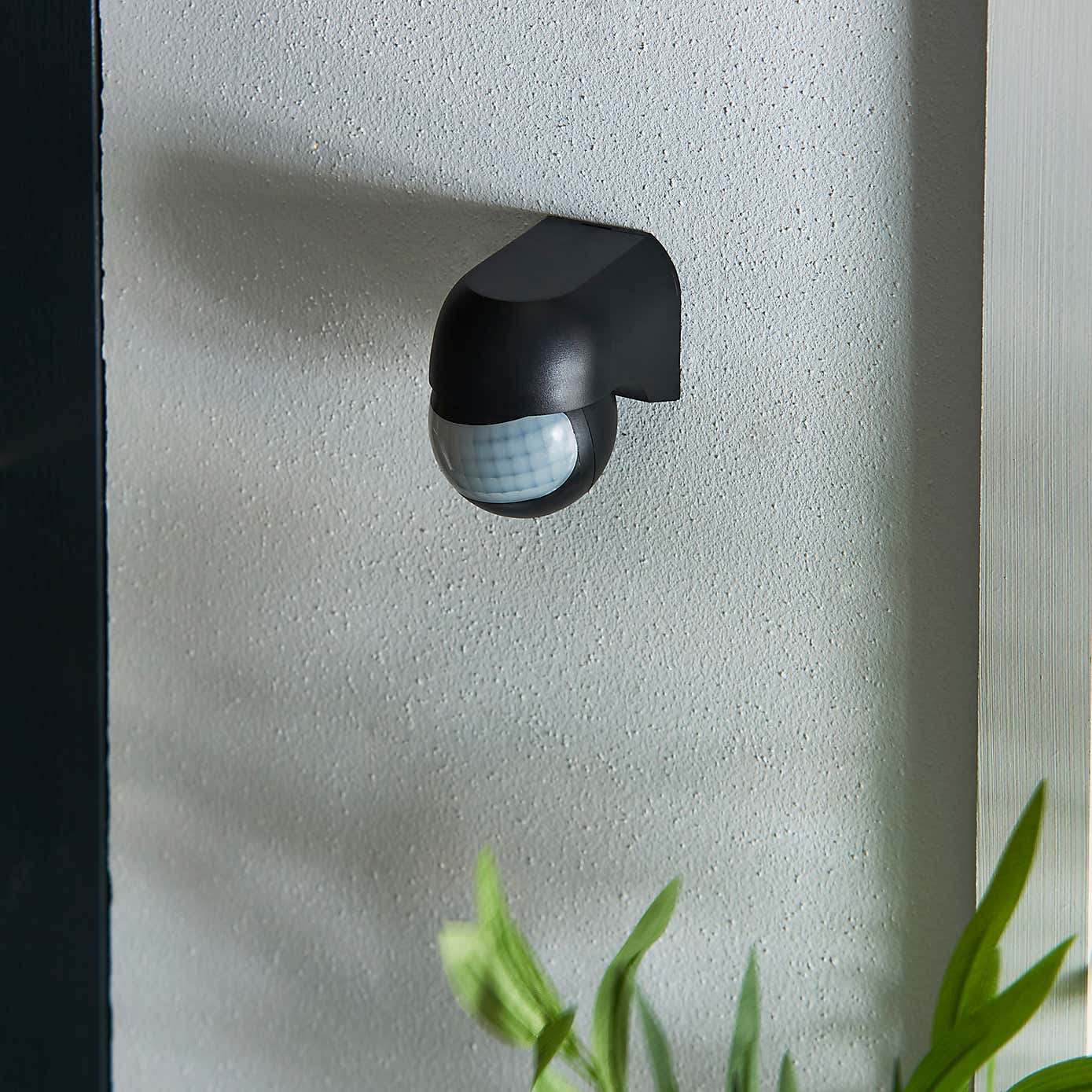 Black PIR Sensor Outdoor Wall Light