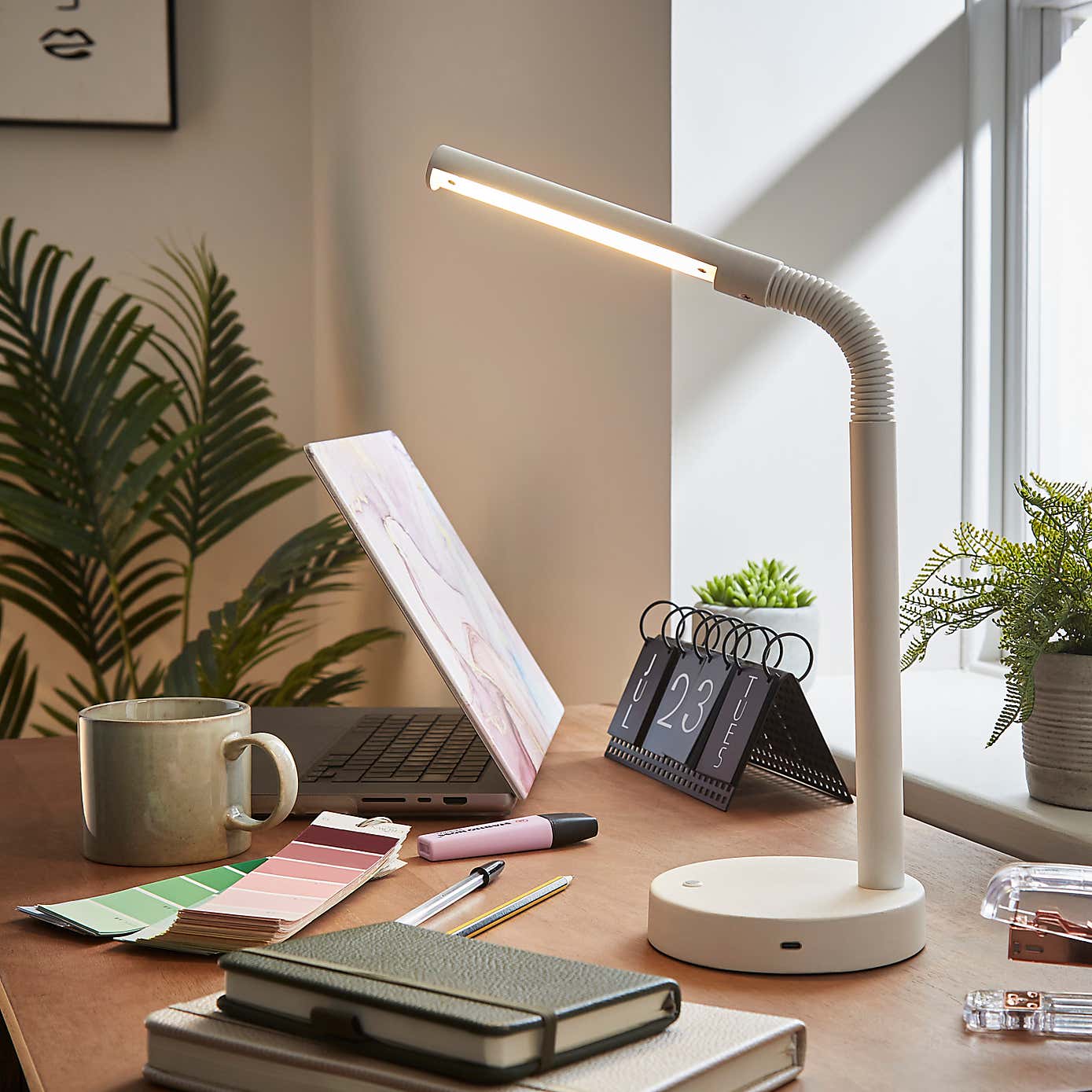 Modern Metal Rechargeable Touch Table Lamp
