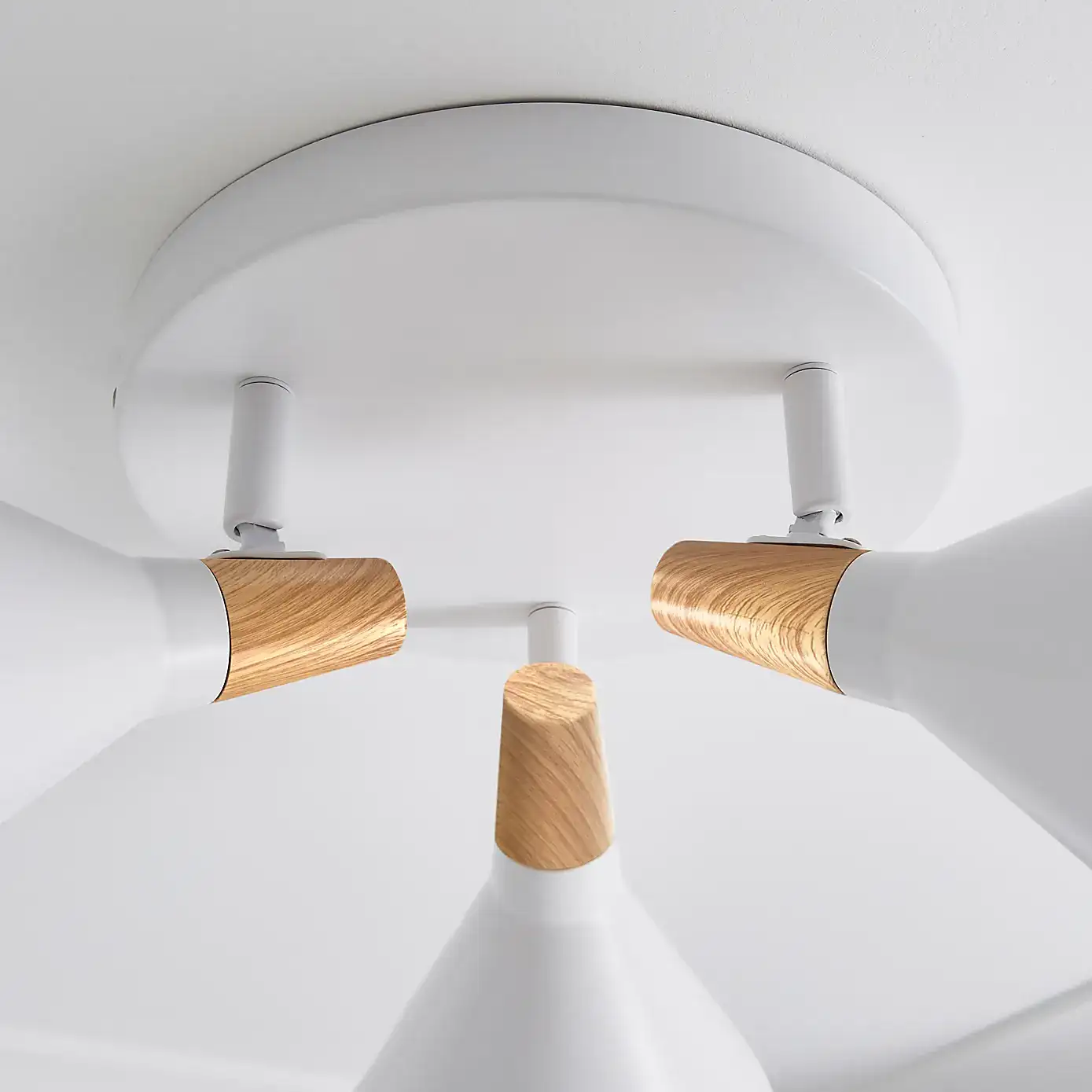 Wolston 3 Light Spotlight