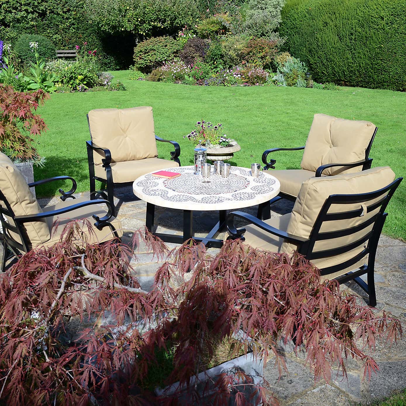 Byron Manor Arlington Round Coffee Table with 4 Westfield Lounge Chairs