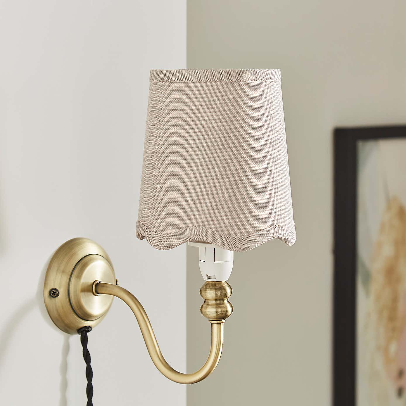 Scalloped Edge Linen Lamp Shade