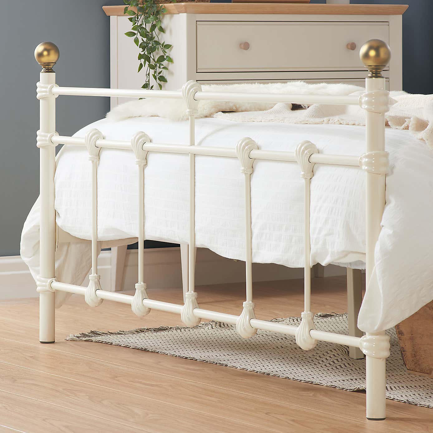 Atlas Cream Bedstead