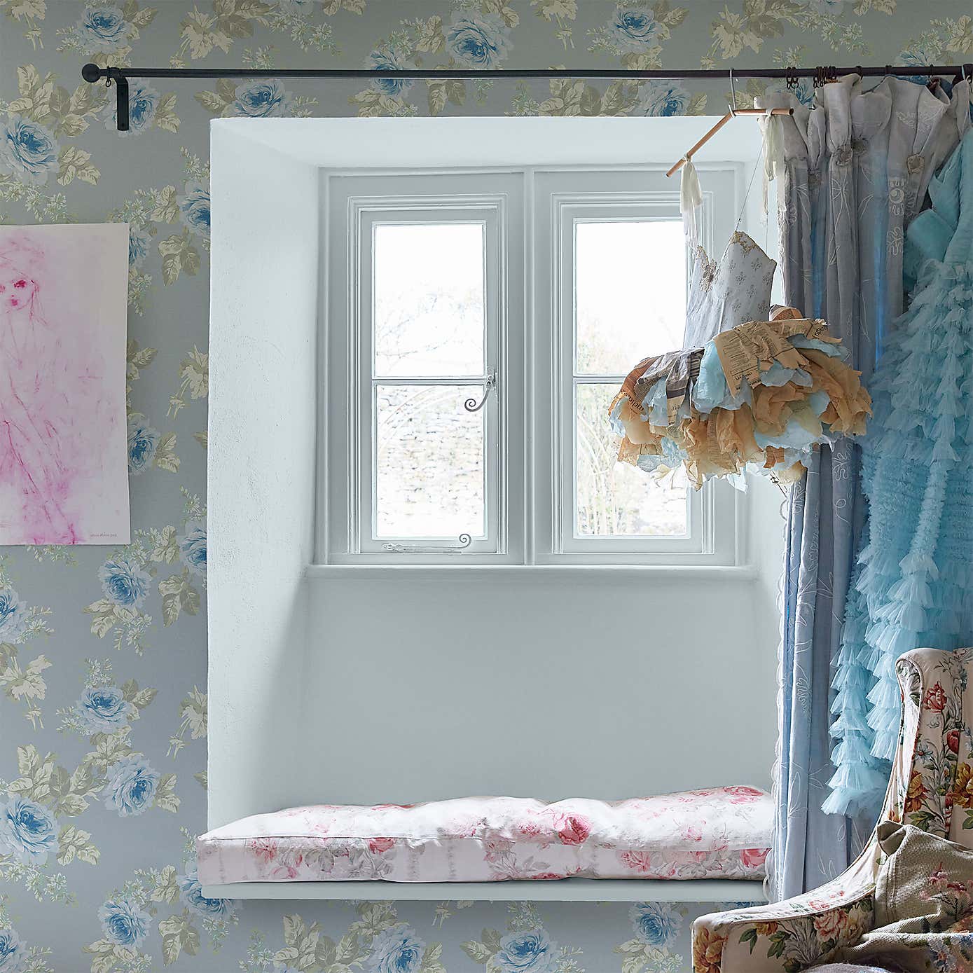 Rachel Ashwell Royal Bouquet Wallpaper