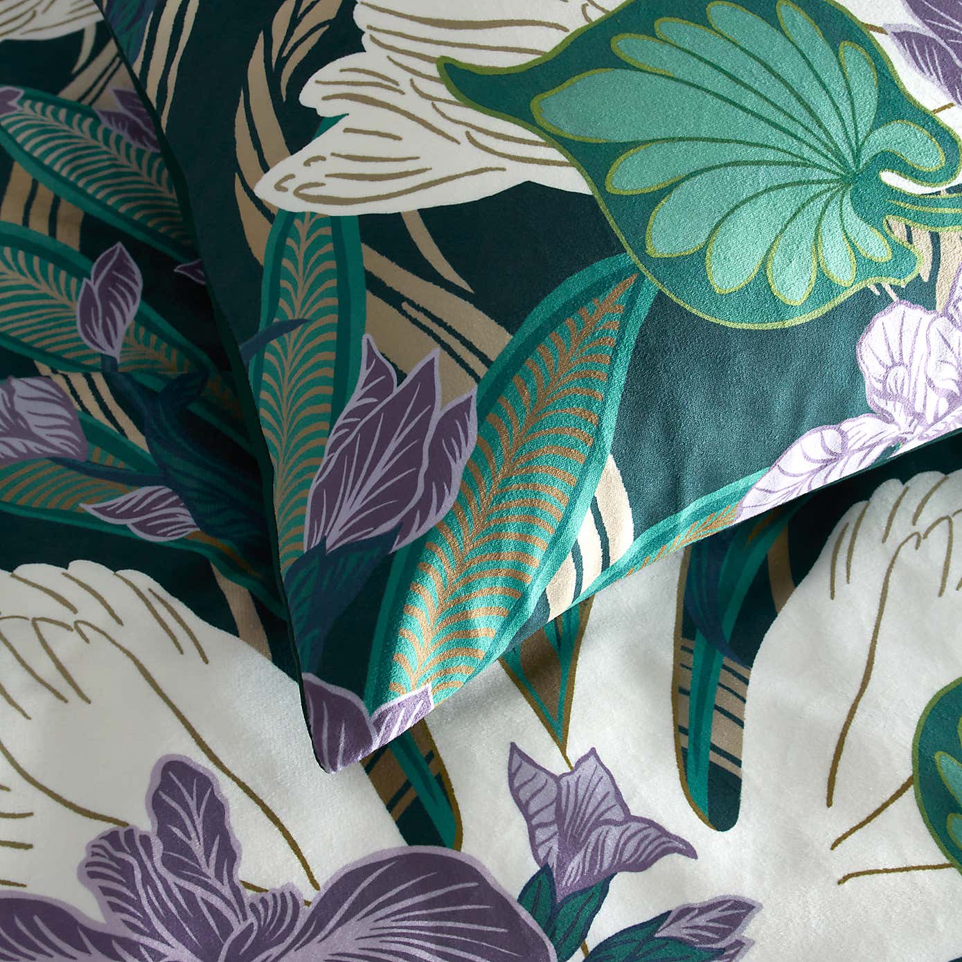 Nouveau Swan Duvet Cover and Pillowcase Set