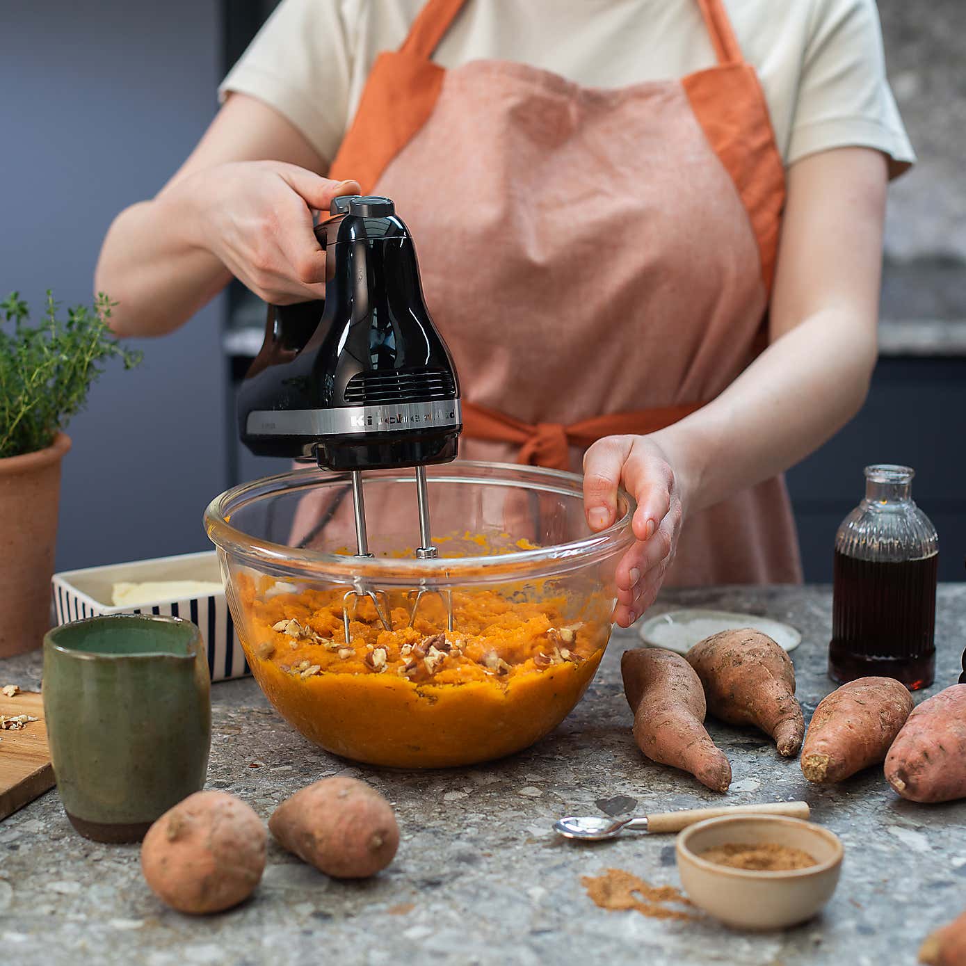 KitchenAid 6 Speed Hand Mixer Flex Edge