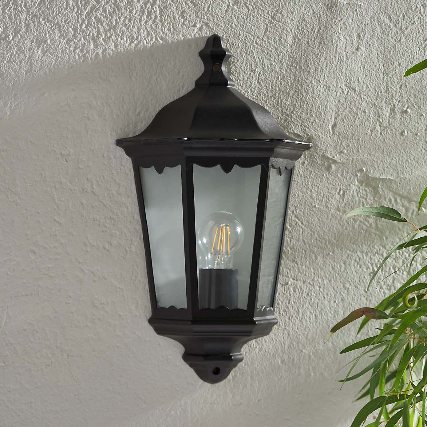 Return - Vogue Trenton Outdoor Wall Light