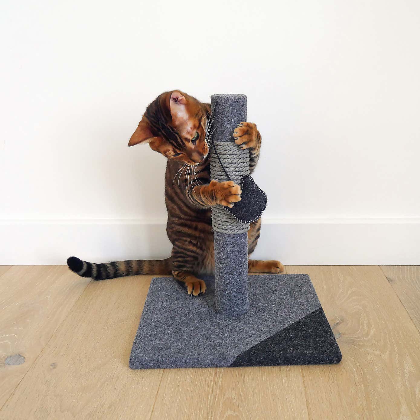 Rosewood Felt Charcoal Cat Post