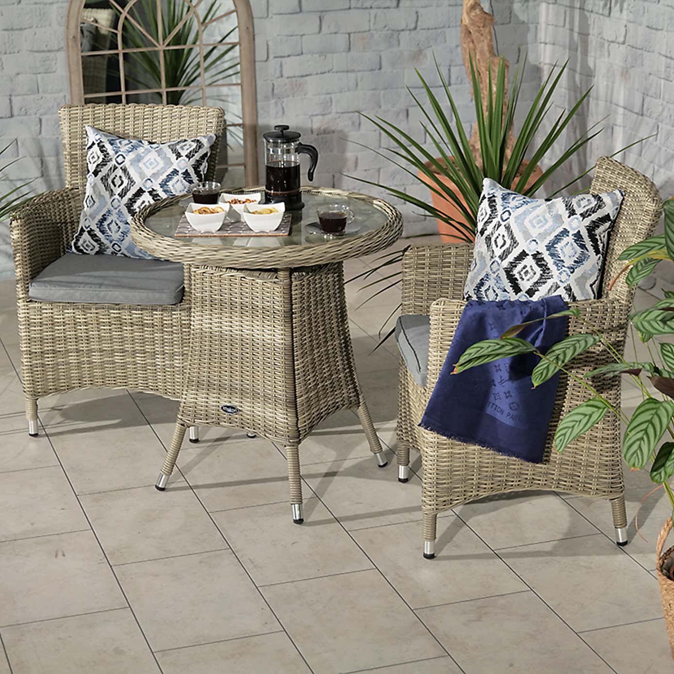 Wentworth 2 Seater Round Carver Bistro Set