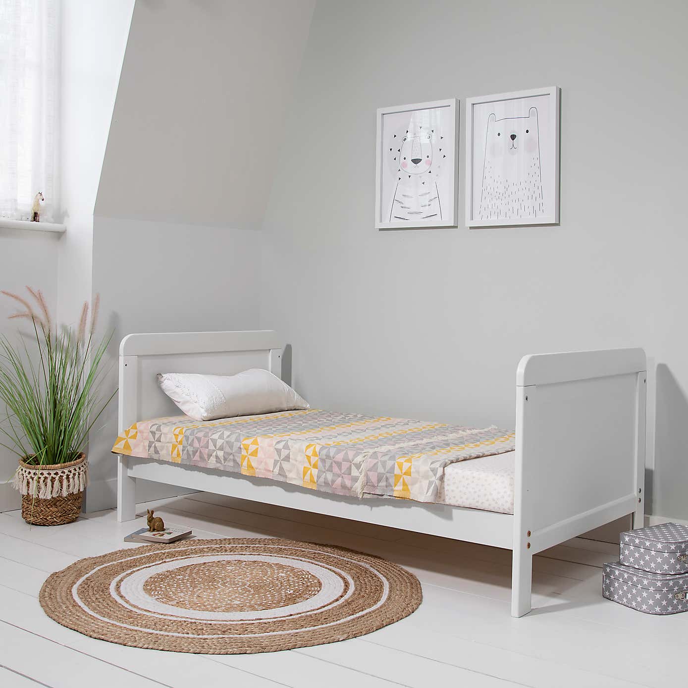 Tutti Bambini Rio Cot Bed with Cot Top Changer and Mattress