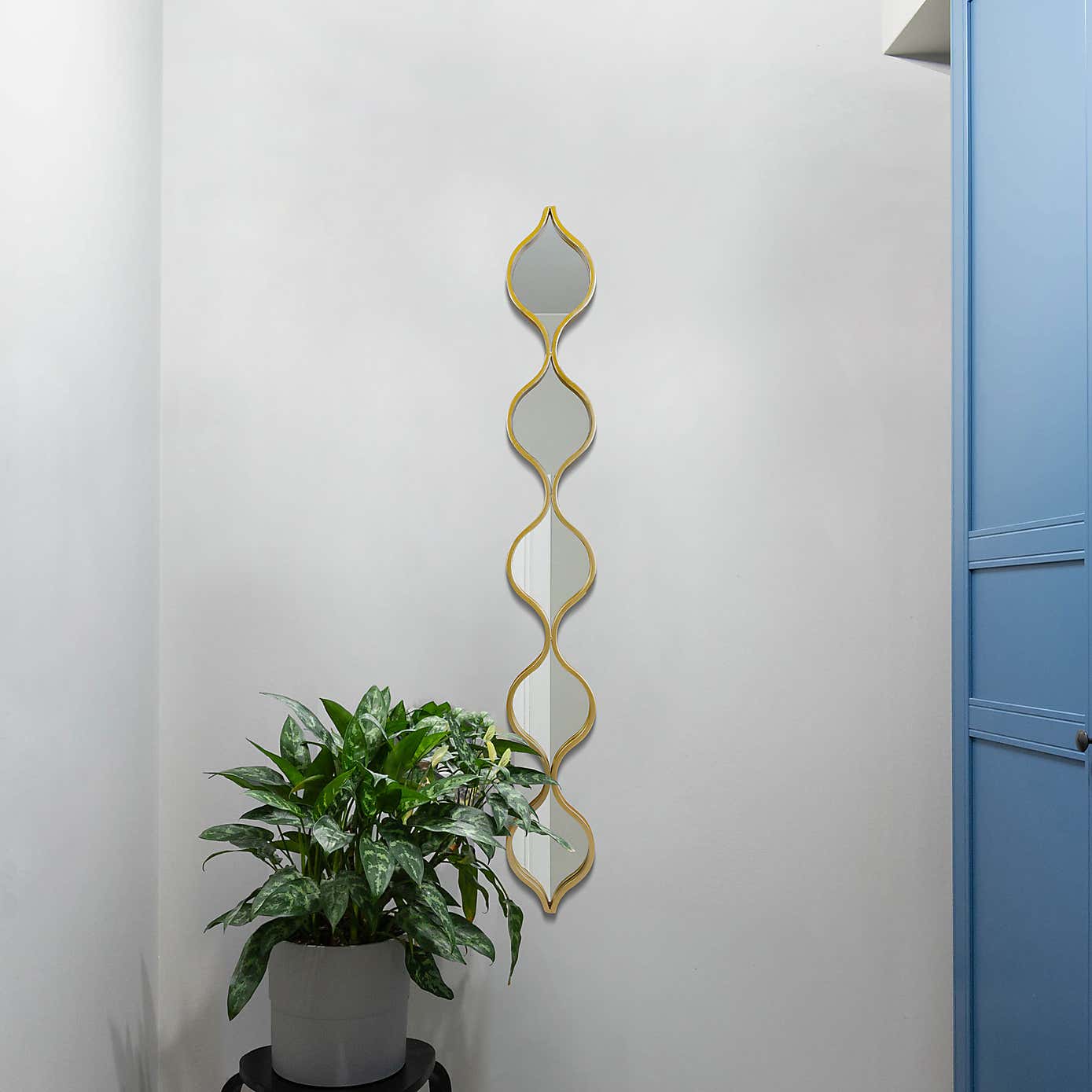 Quinque Teardrop Indoor Outdoor Wall Mirror