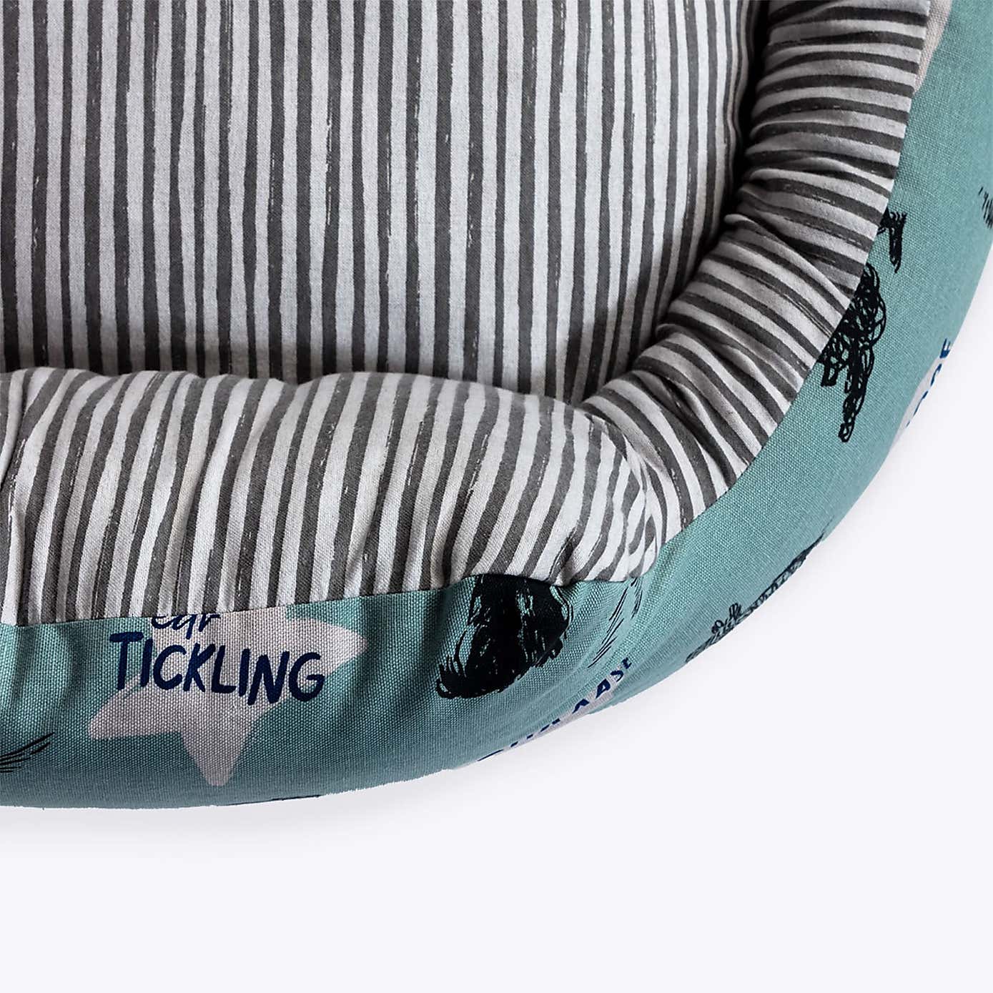 Battersea Playful Dogs Round Deluxe Slumber Dog Bed