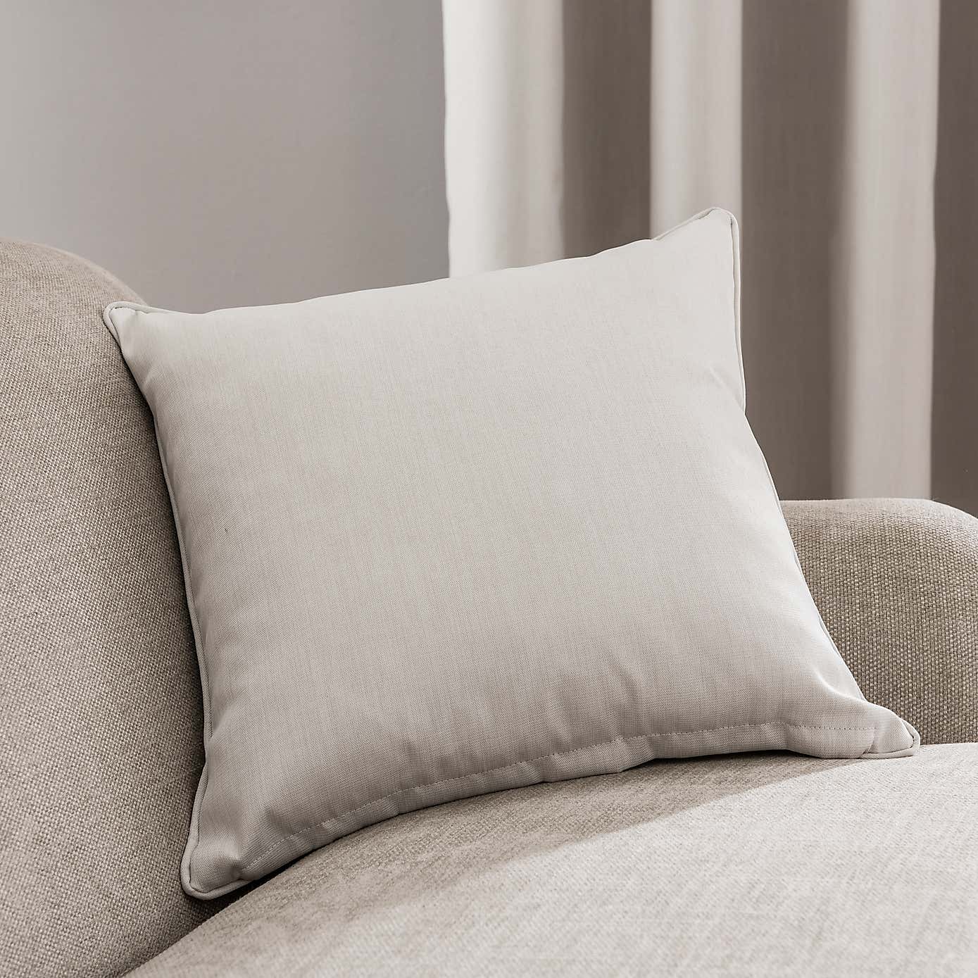 Solar Blackout Eyelet Curtains