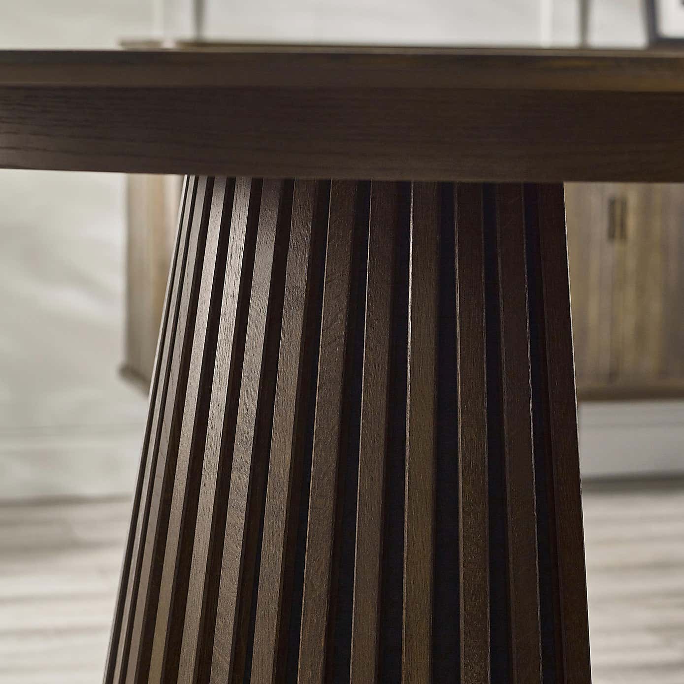 Arya 4-6 Seater Extendable Dining Table