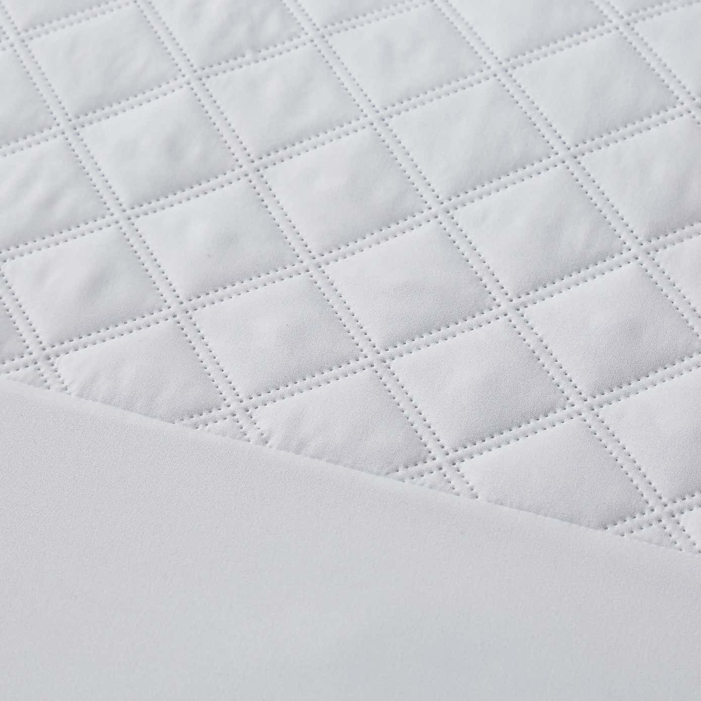 Nora Pinsonic Polycotton Duvet Cover & Pillowcase Set