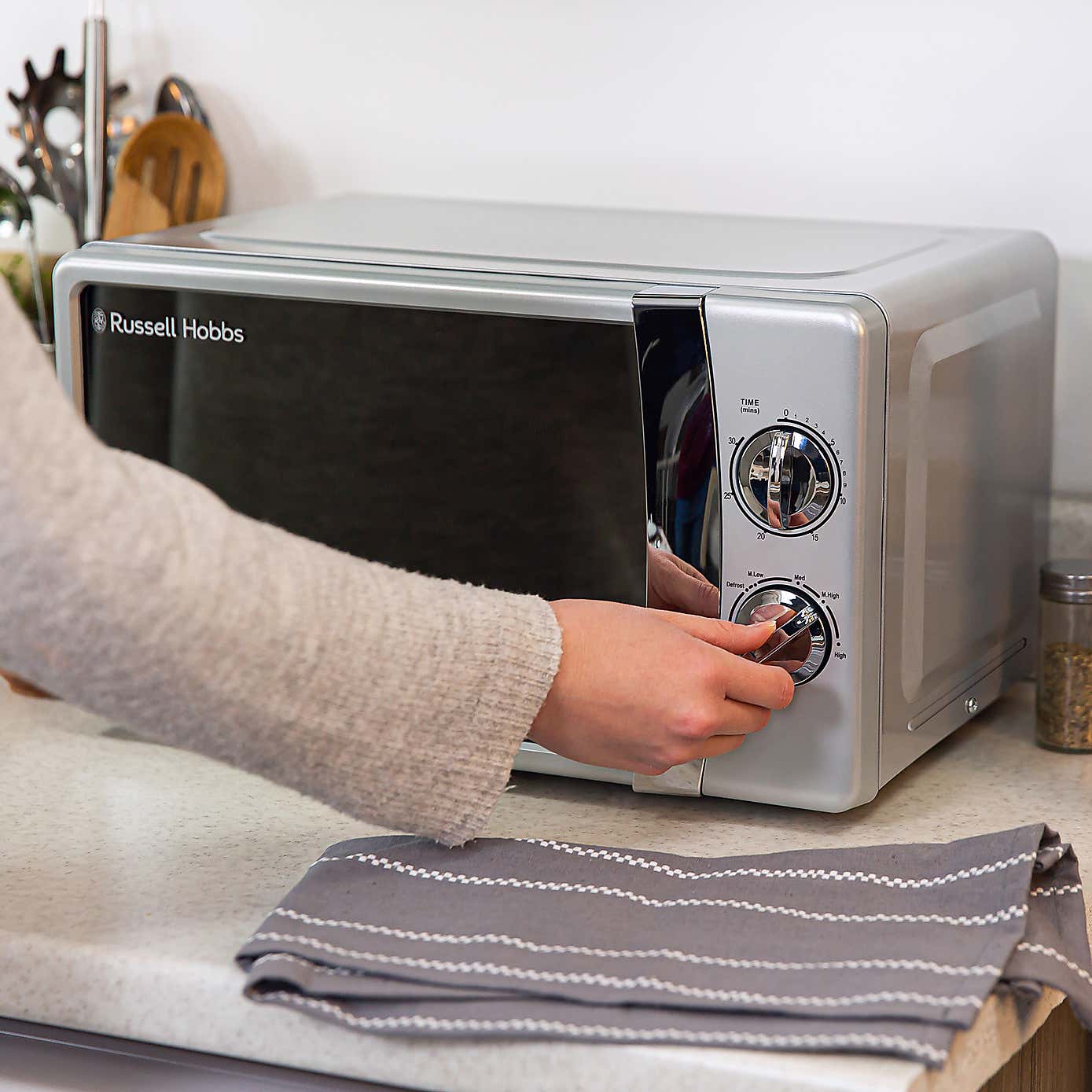 Russell Hobbs 17L Silver Manual Microwave