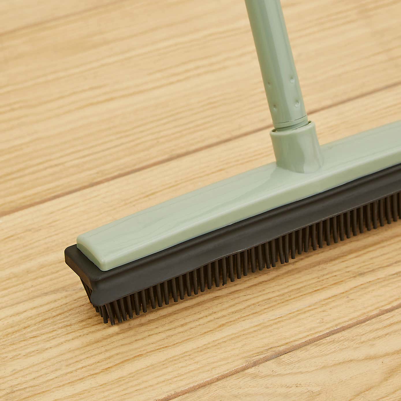 Dunelm Rubber Broom Sage