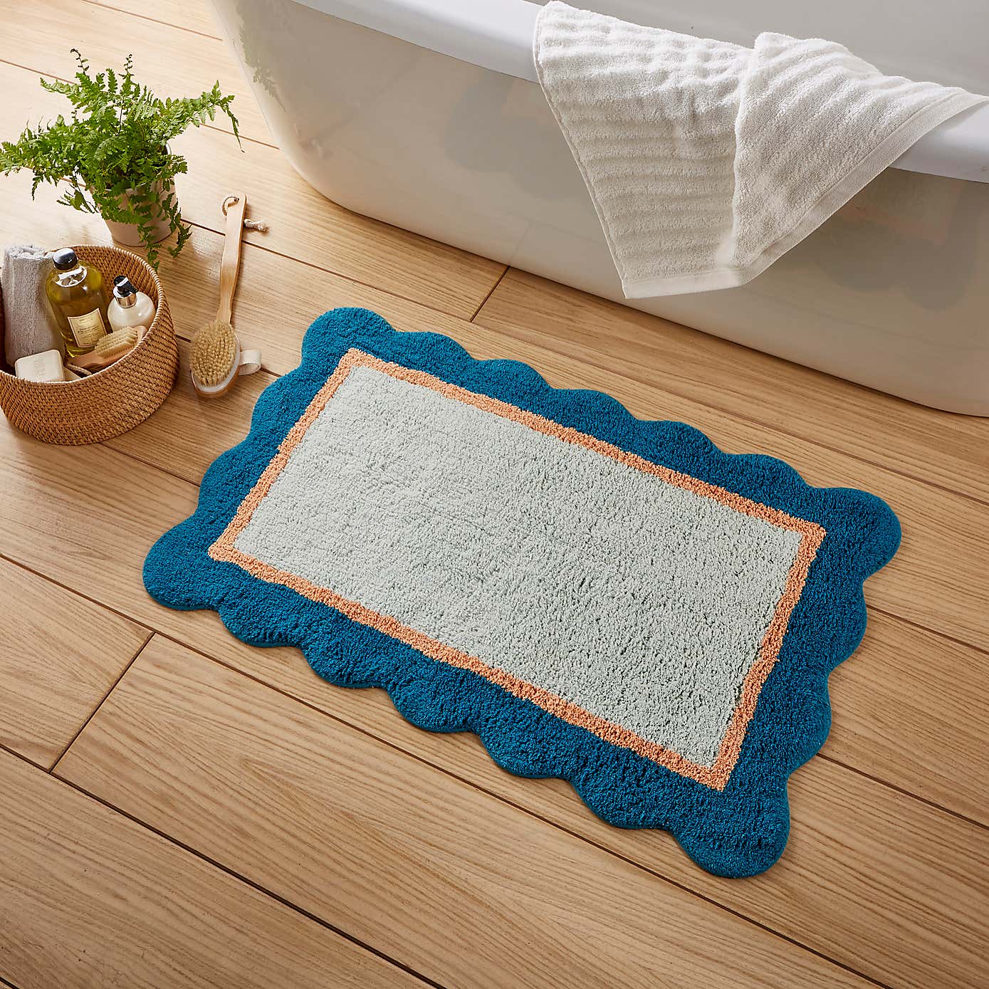 Heart and Soul Scallop Bath Mat
