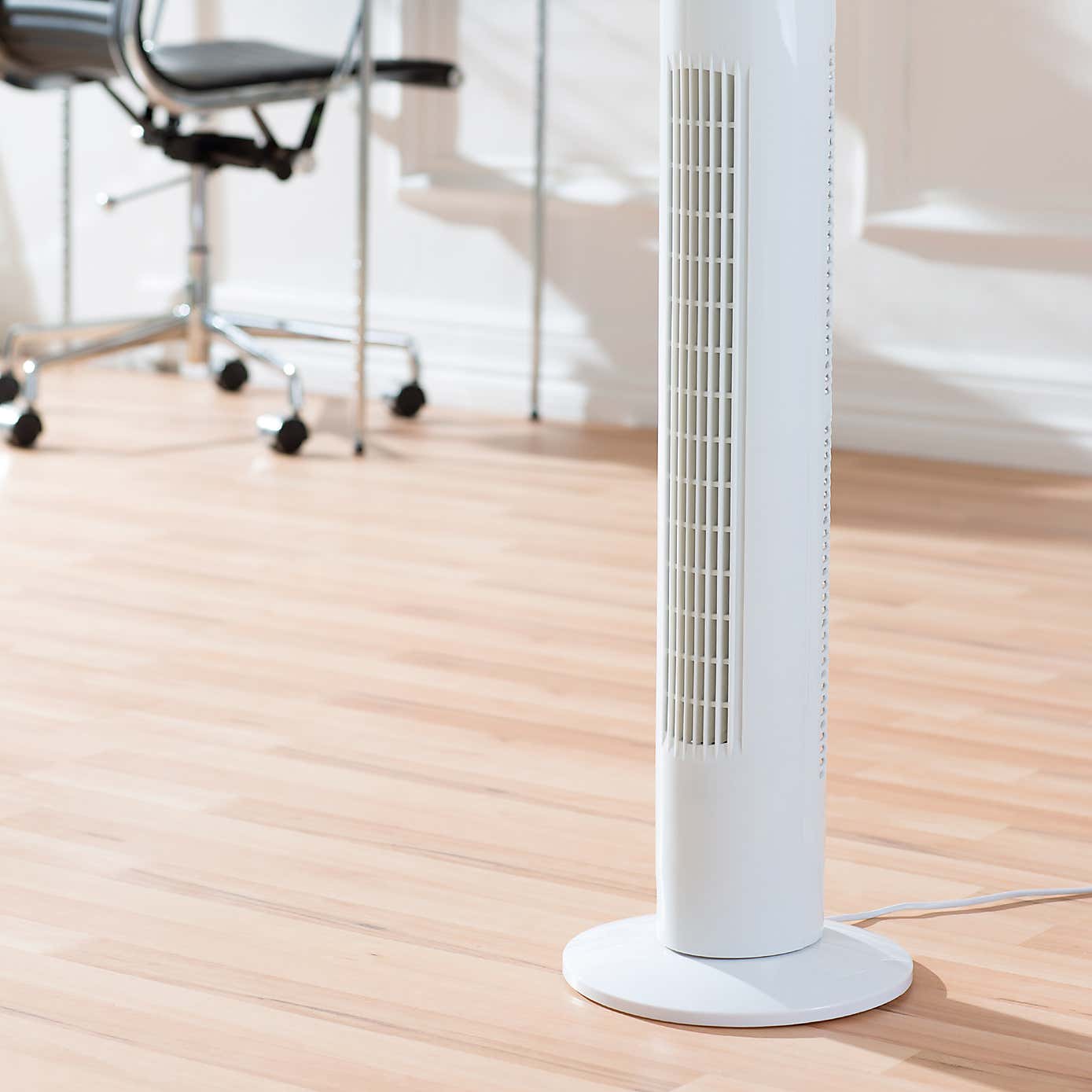 32" White Tower Fan