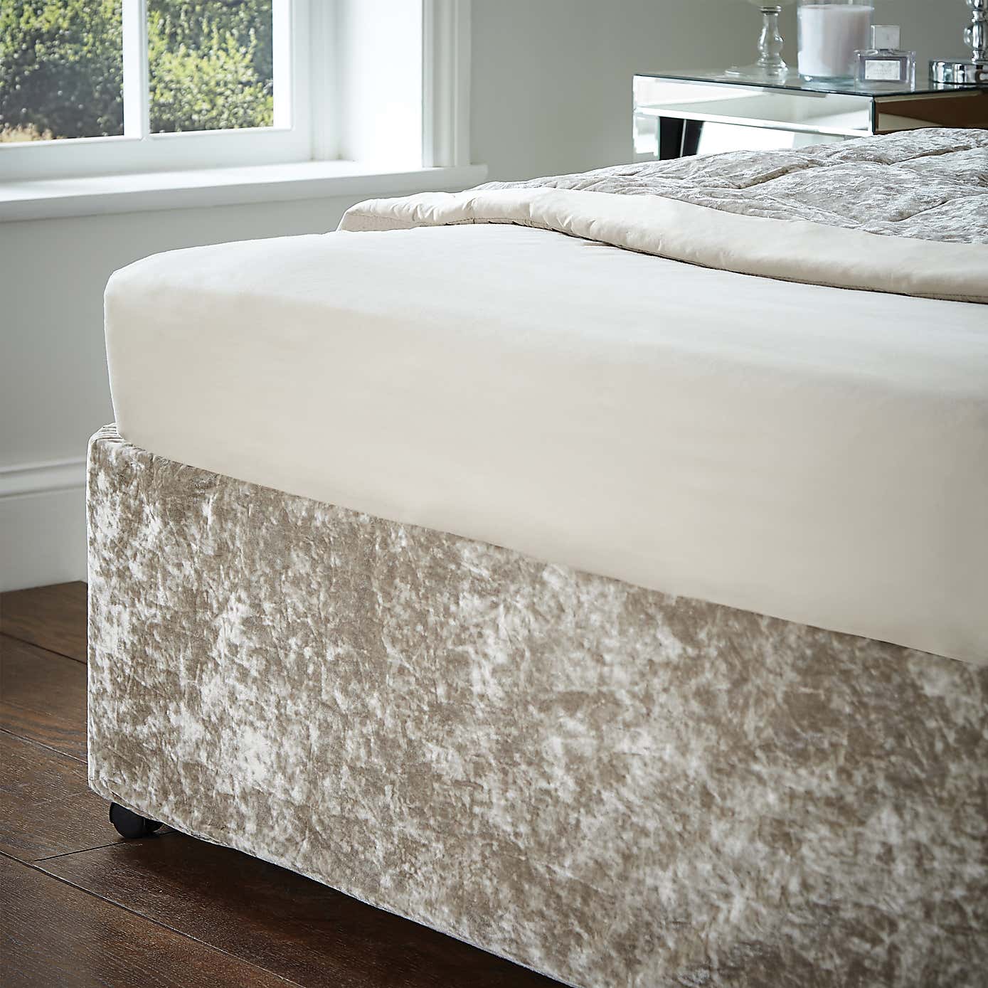Catherine Lansfield Crushed Velvet Divan Base Bed Wrap