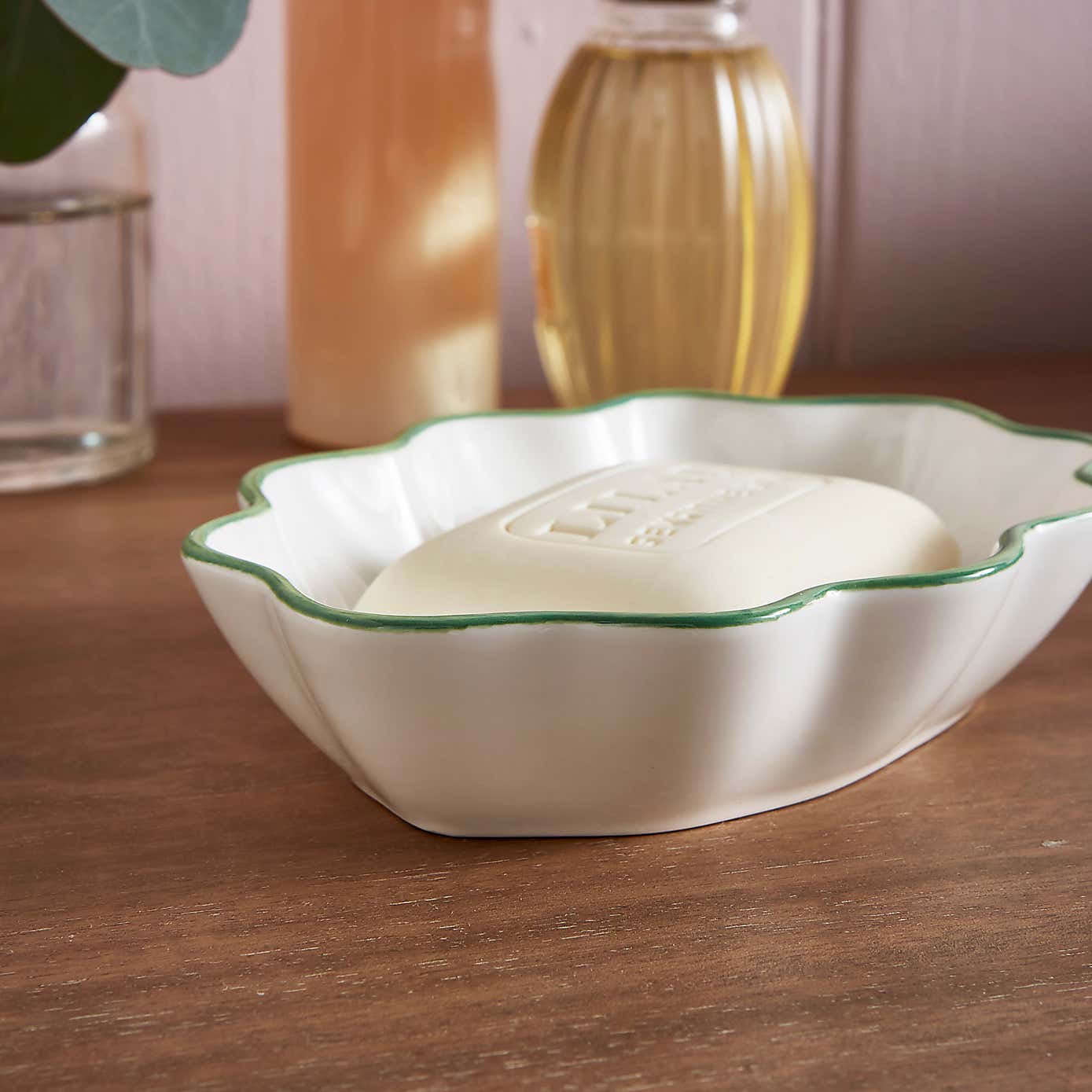 Heart and Soul Scalloped Soap Dish