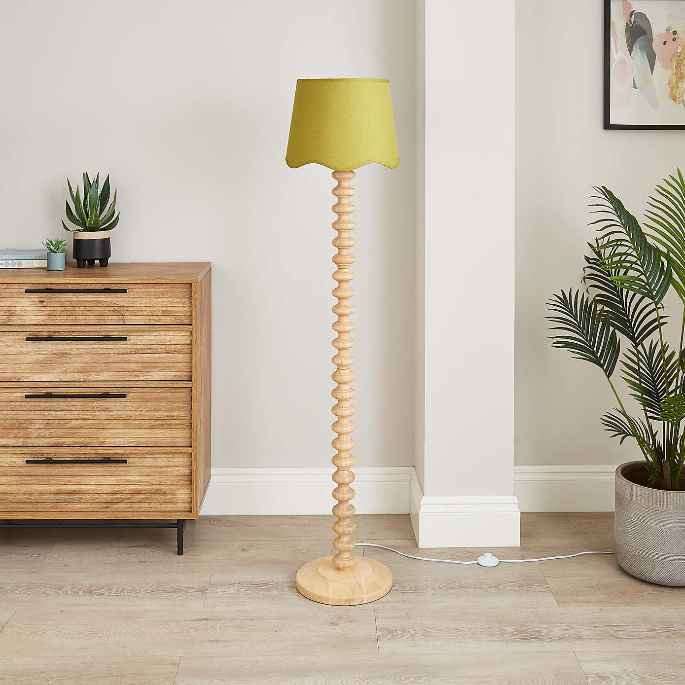 Scalloped Edge Linen Lamp Shade